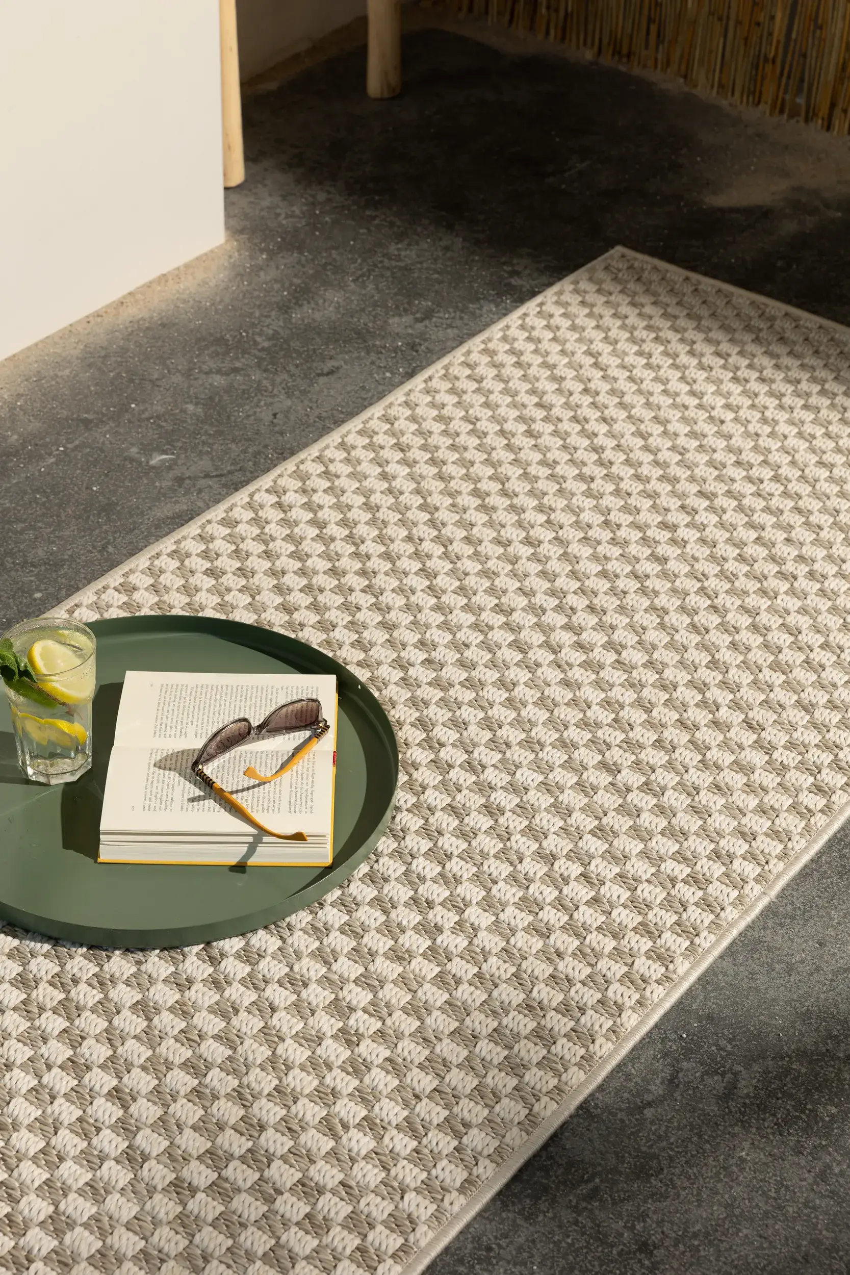 Teppich aus 100% Polypropylen in Beige mit 100% Polypropylen hohem Flor von benuta Pop
