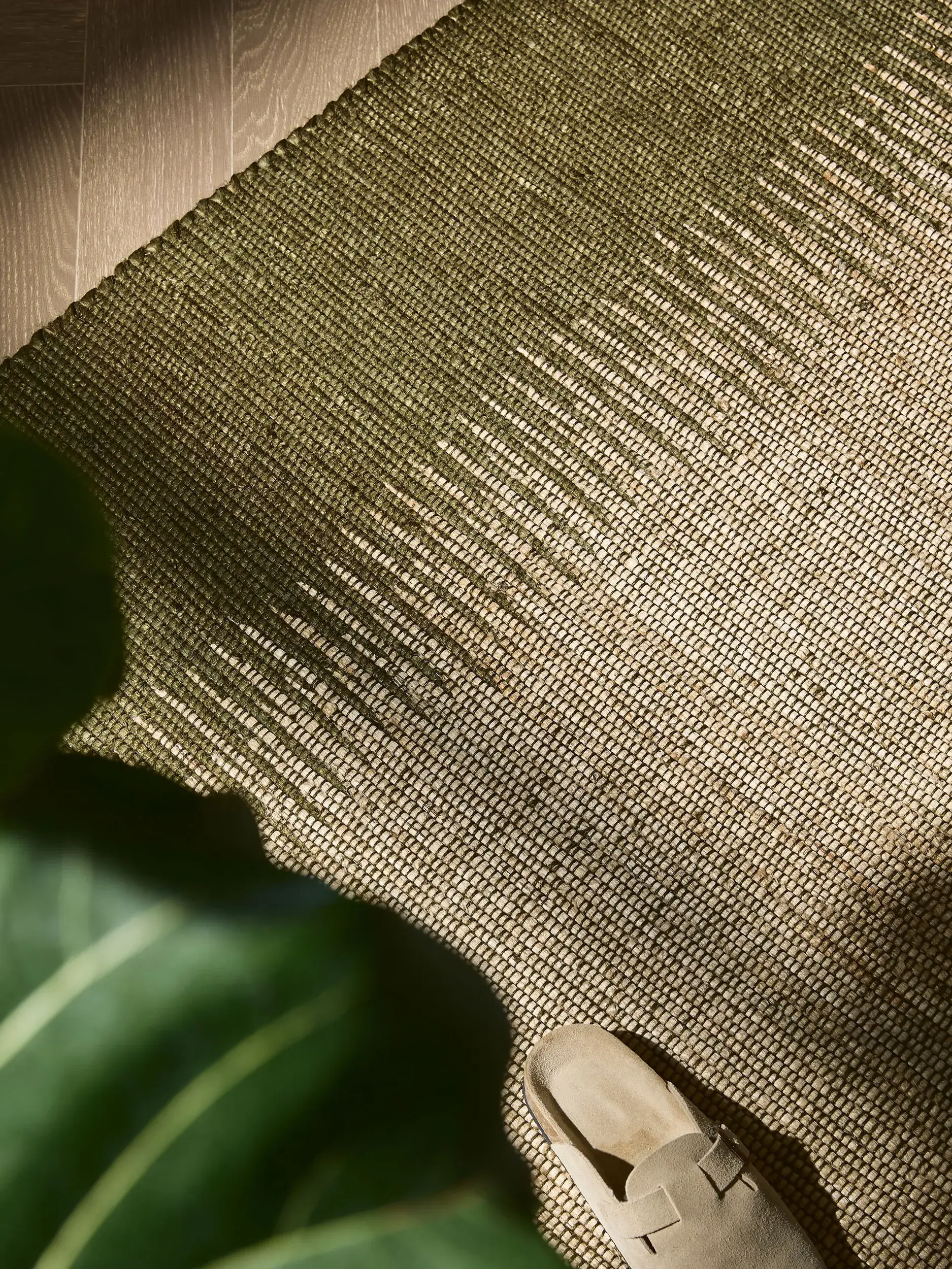 Rug made of 79% Jute, 21% Baumwolle in Grün with a 79% Jute, 21% Baumwolle high pile by benuta Pure