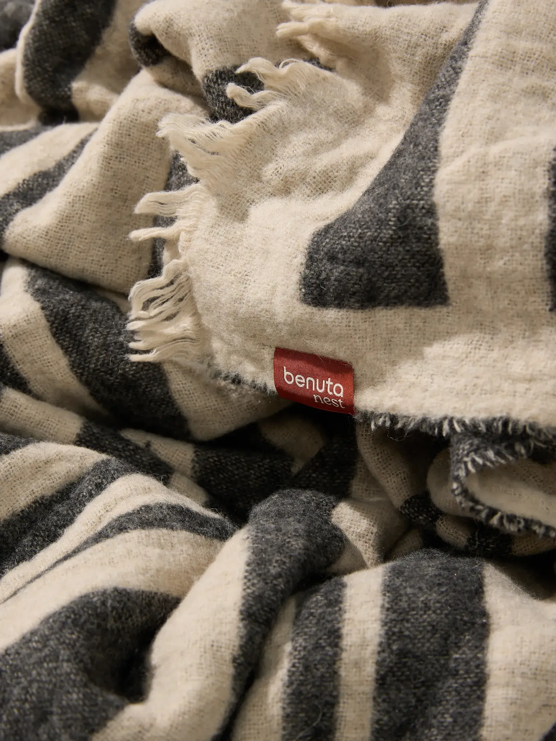 Tæppe Jana Cremehvid/Grå fra benuta nest