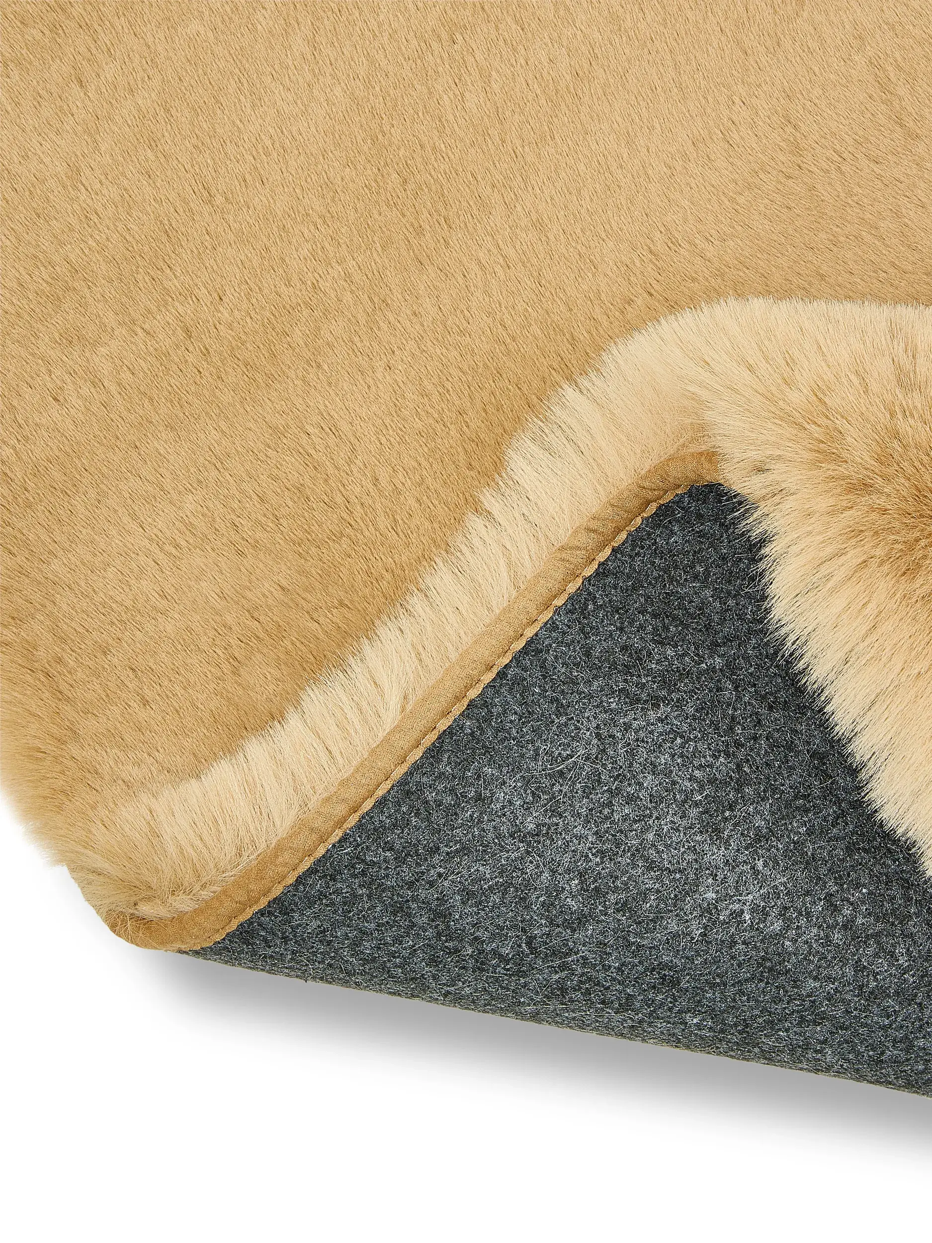Teppich aus 100% Polyester in Braun mit 100% Polyester hohem Flor von benuta Finest