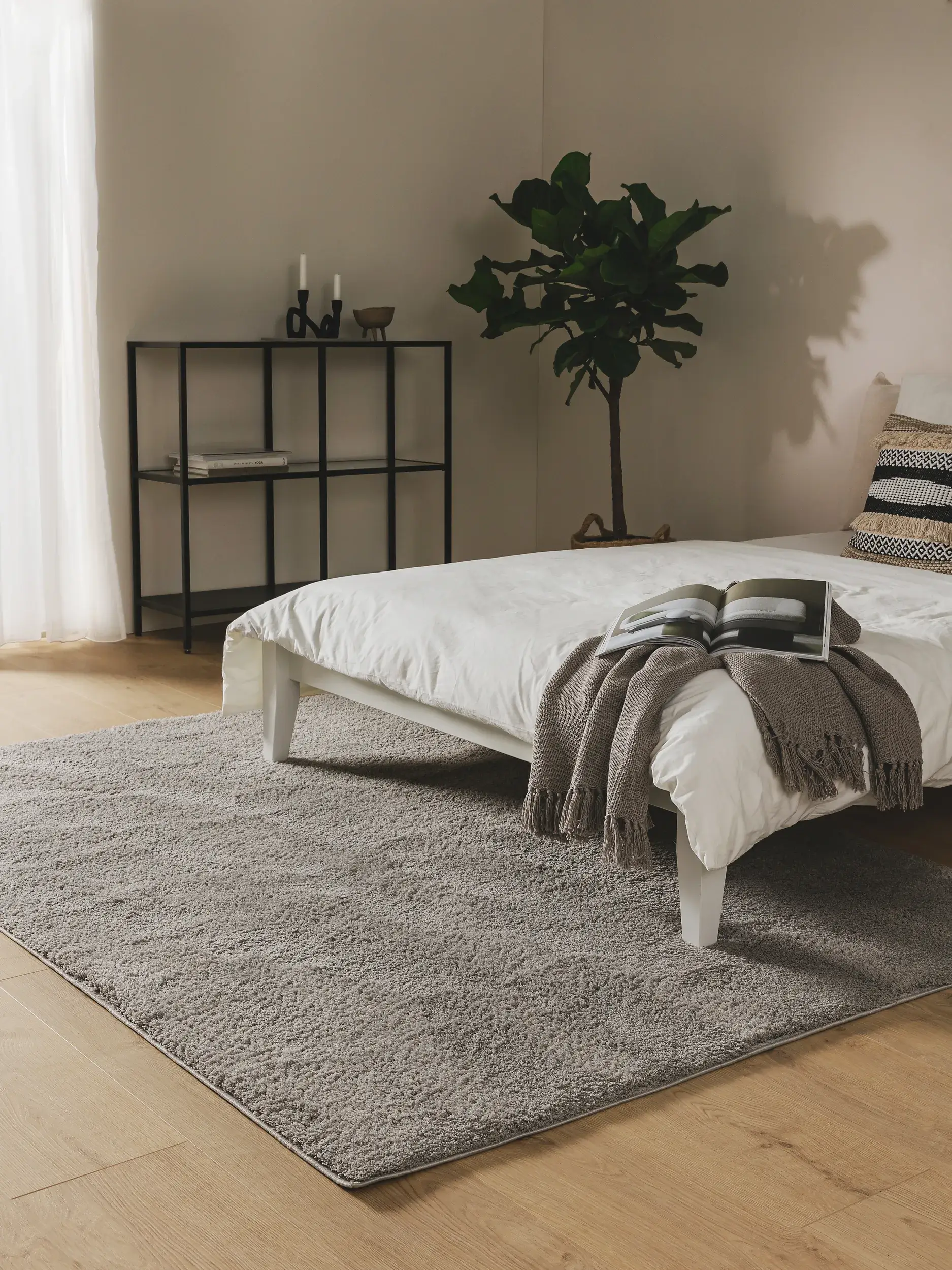 Teppich Soda aus 100% Polyester (Mikrofaser) in Grau von benuta Nest