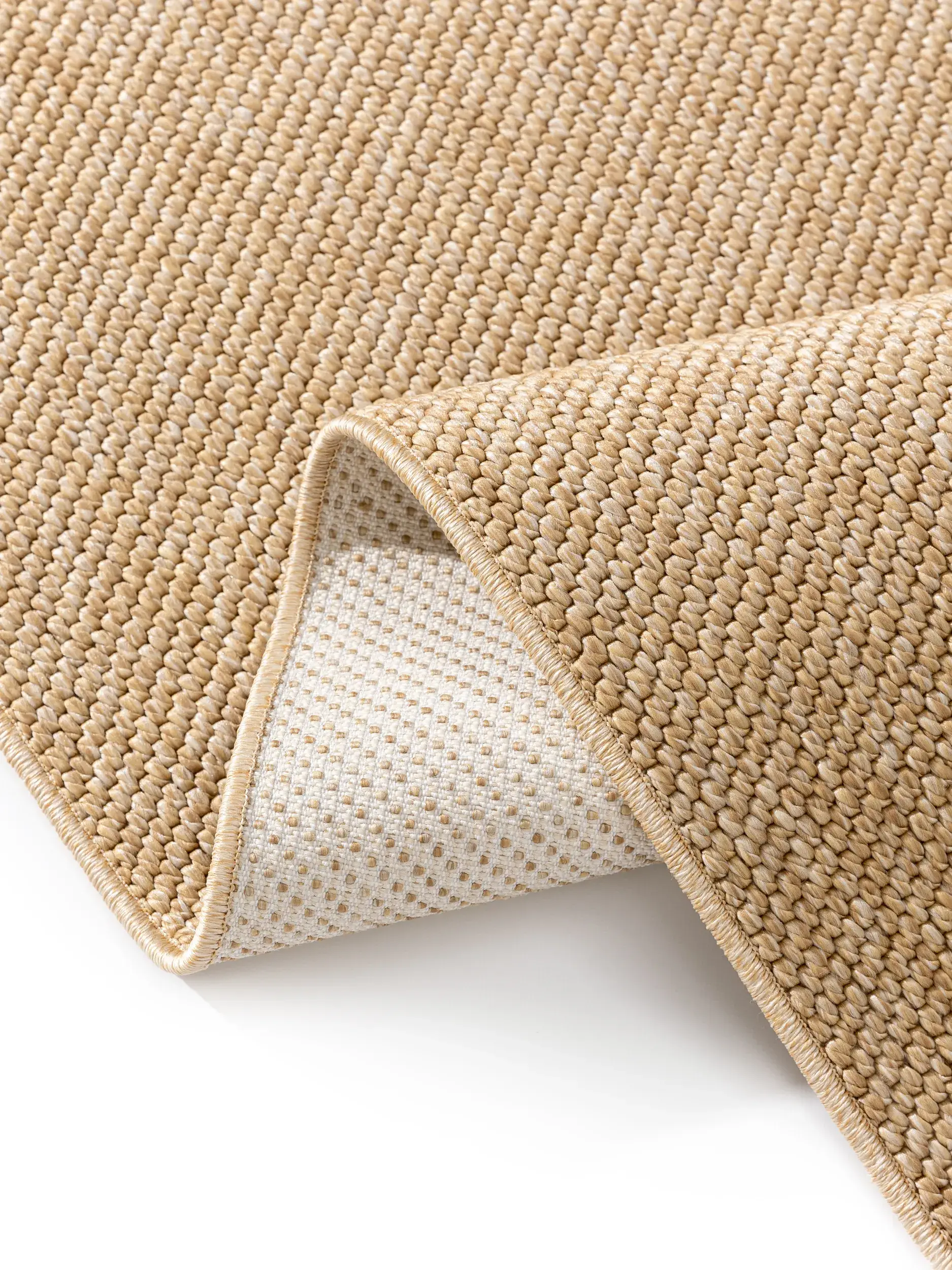 Matto 100% Polypropylena värissä Beige 100% Polypropylen korkealla nukalla merkiltä benuta Basic