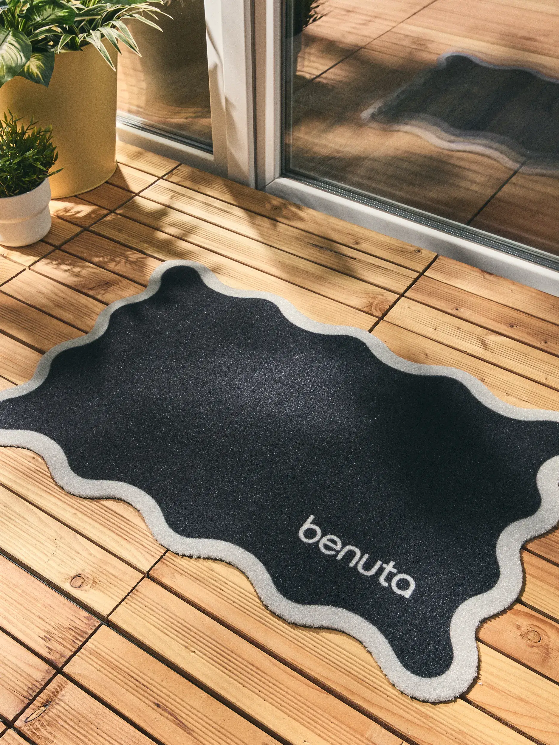 Door mat Curl Black im Design Frame aus 100% Polyester (recycled PET) von benuta