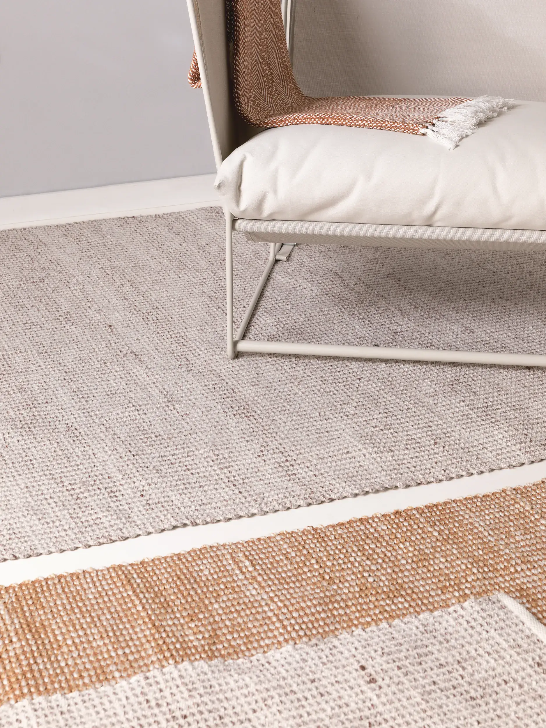 Matta av 100% Polyester (återvunnen PET) i Beige med 100% Polyester (återvunnen PET) hög lugg från benuta pure