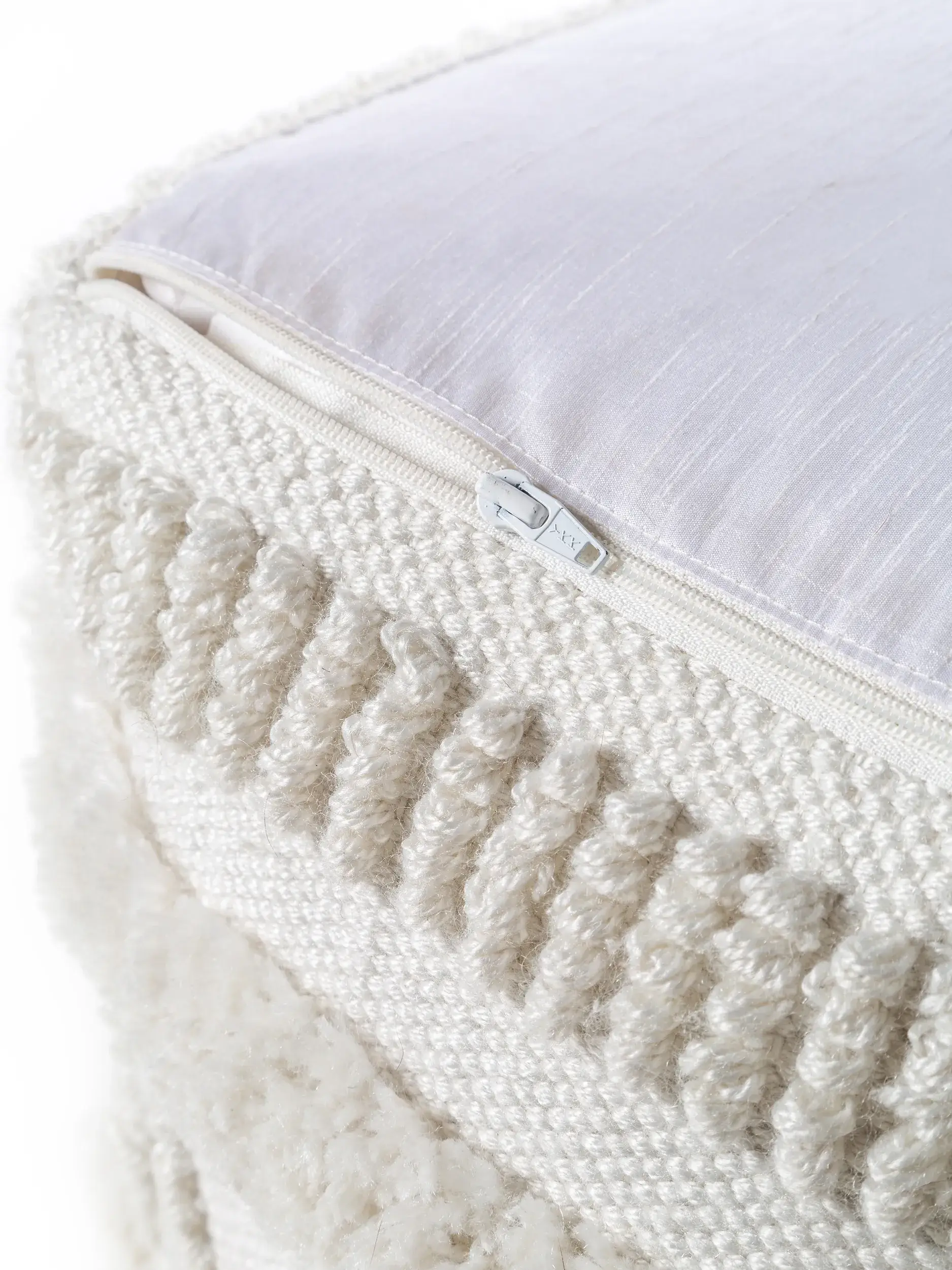 In- & Outdoor Pouf Toni Ivory von benuta Pure