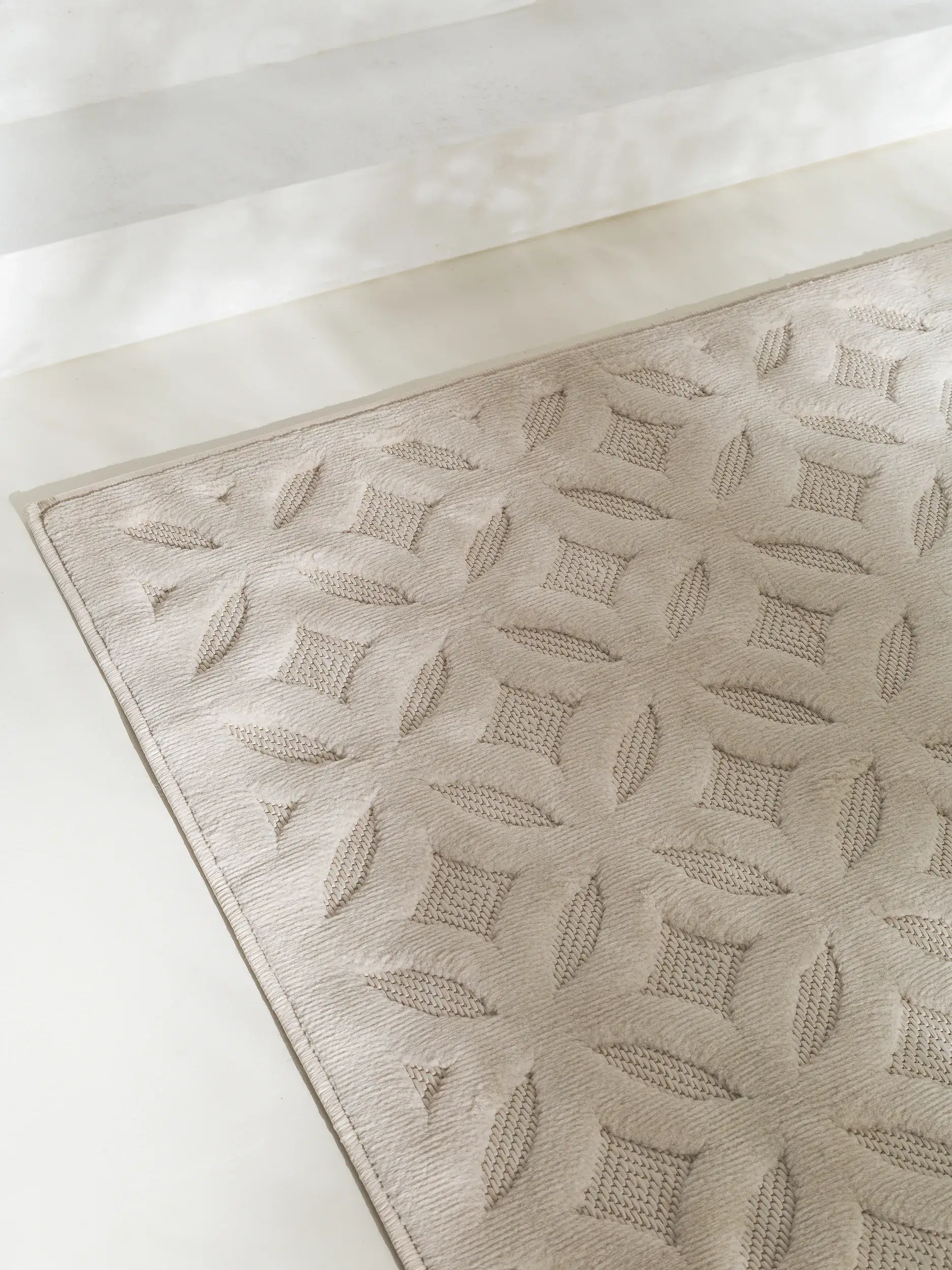 Teppich aus 100% Polypropylen in Beige mit 100% Polypropylen hohem Flor von benuta Nest