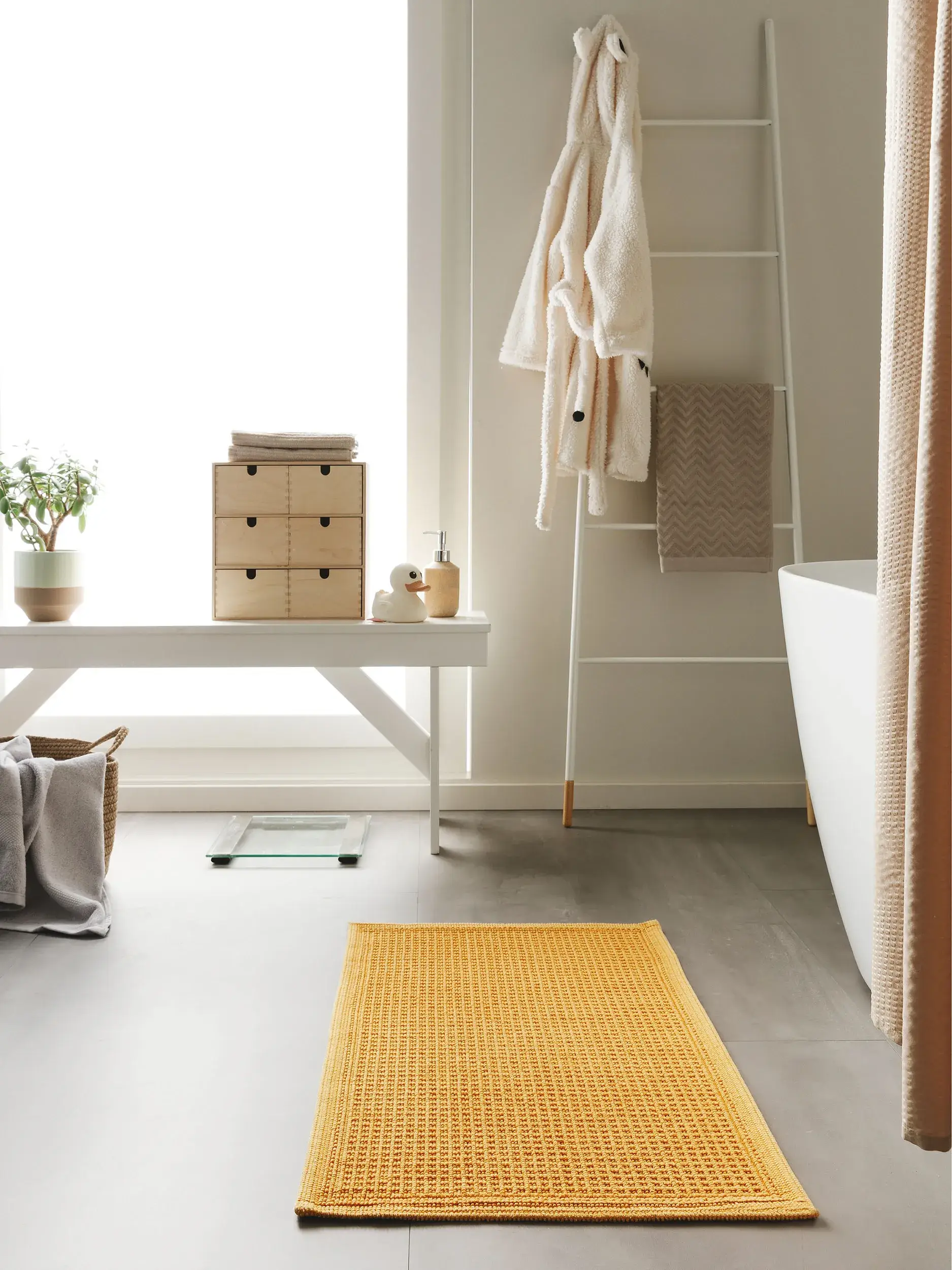 Badematte Jojo Gelb i Einfarbig-design laget av 100% Baumwolle fra benuta Nest