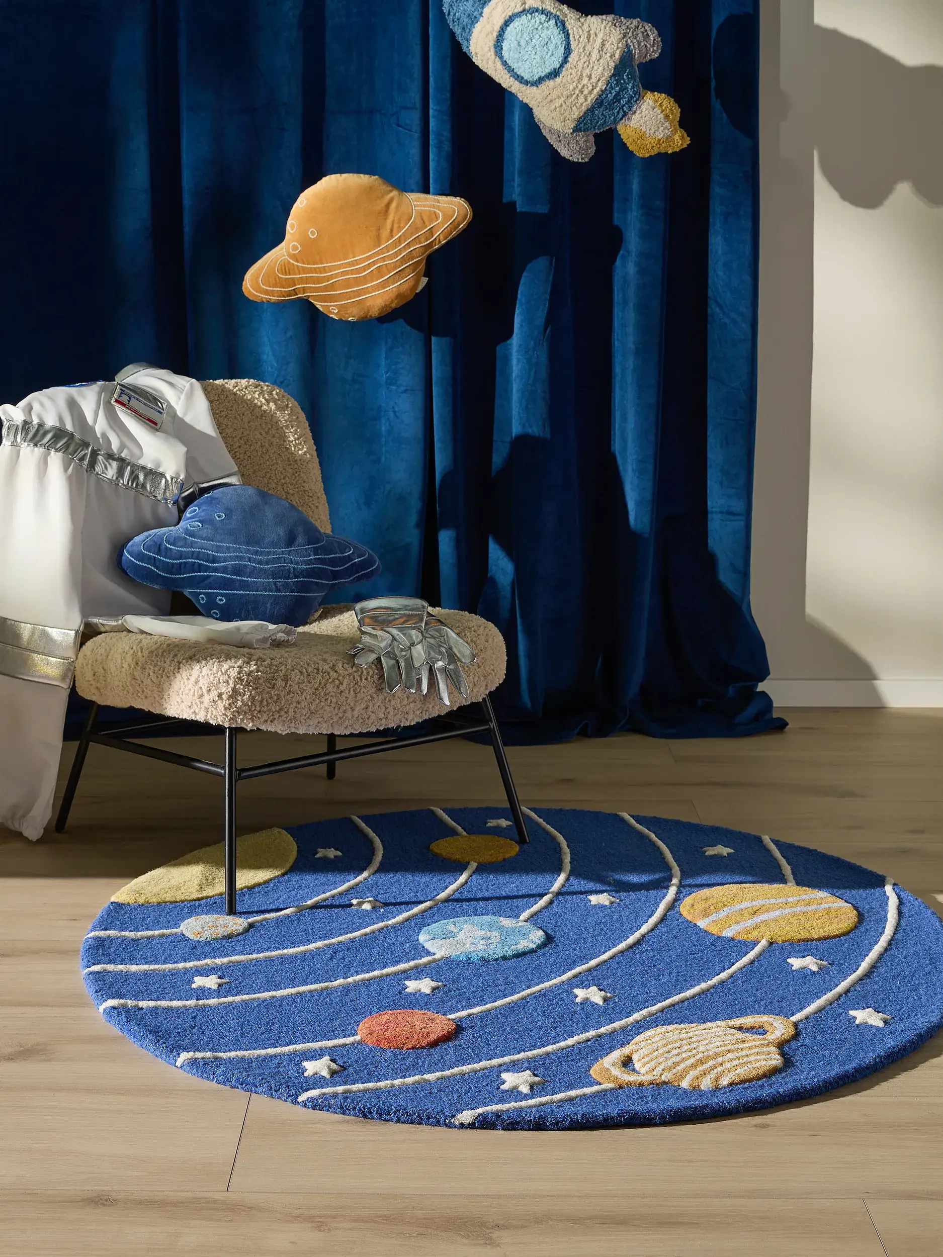 Rug made of 100% Wool in Blue with a 100% Wool high pile by Lytte