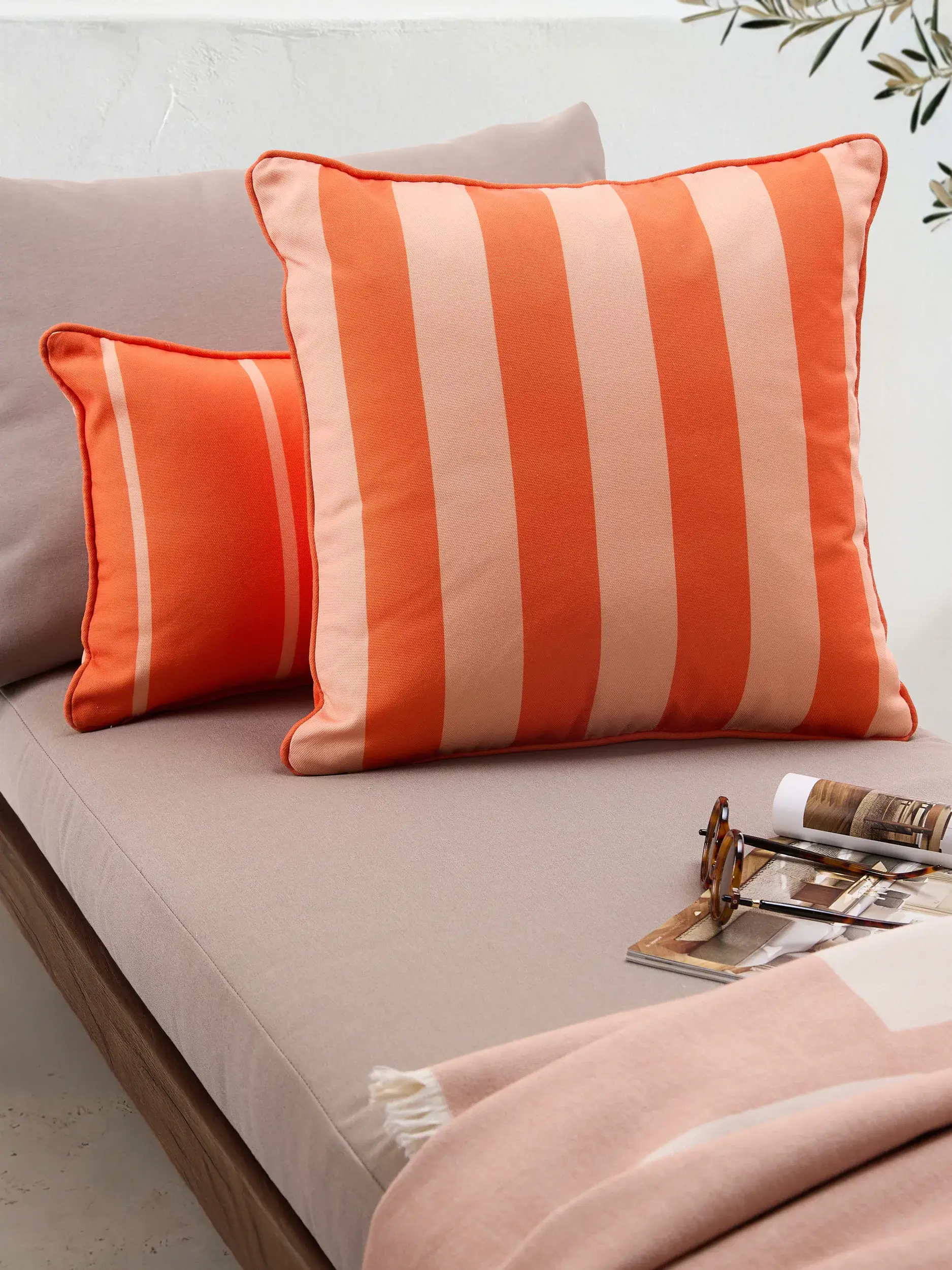 In- & Outdoor Cushion Reed Orange by benuta Nest