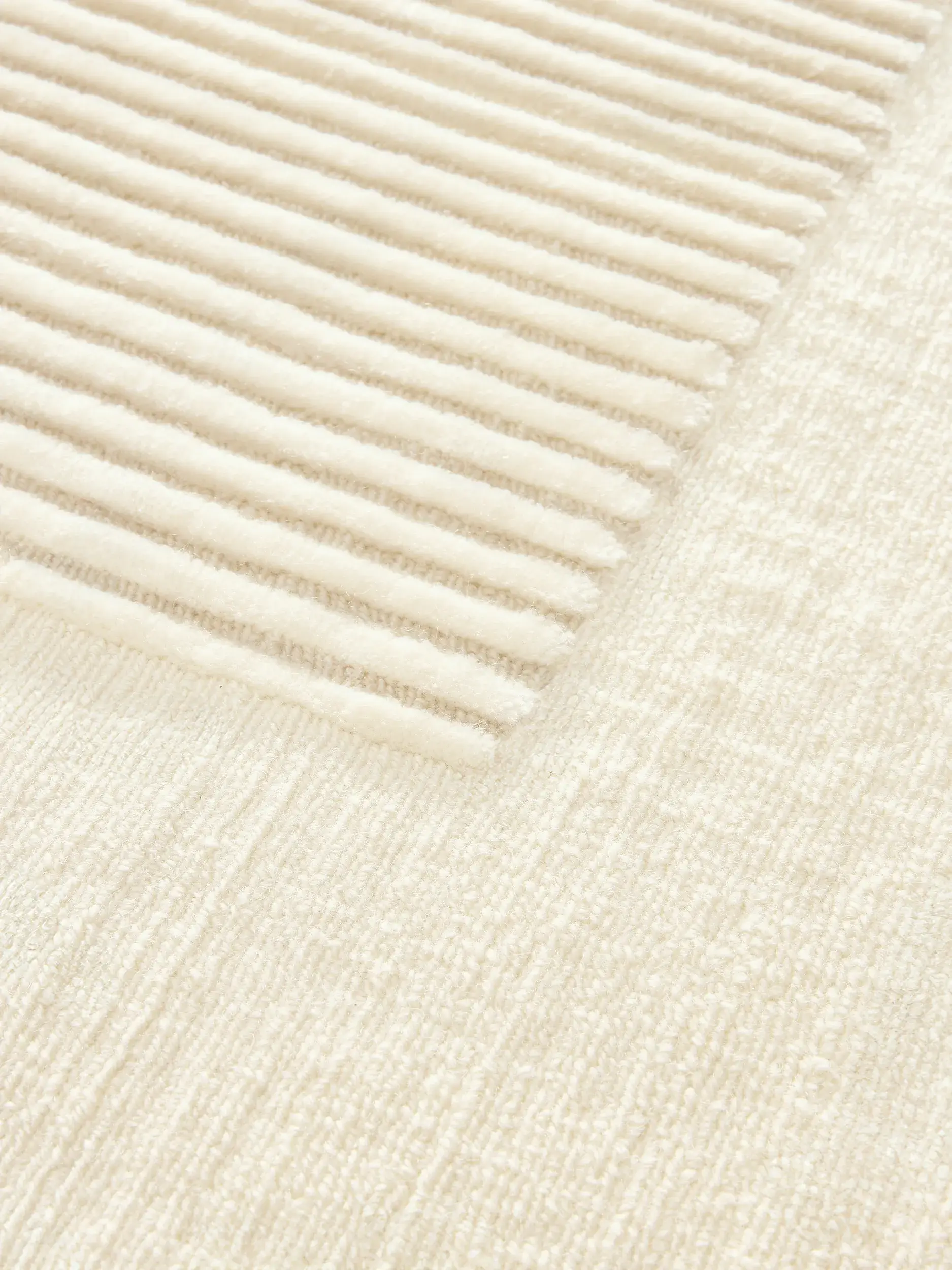 Teppich aus 100% Wolle (aus Neuseeland) in Beige mit 100% Wolle (aus Neuseeland) hohem Flor von benuta Finest