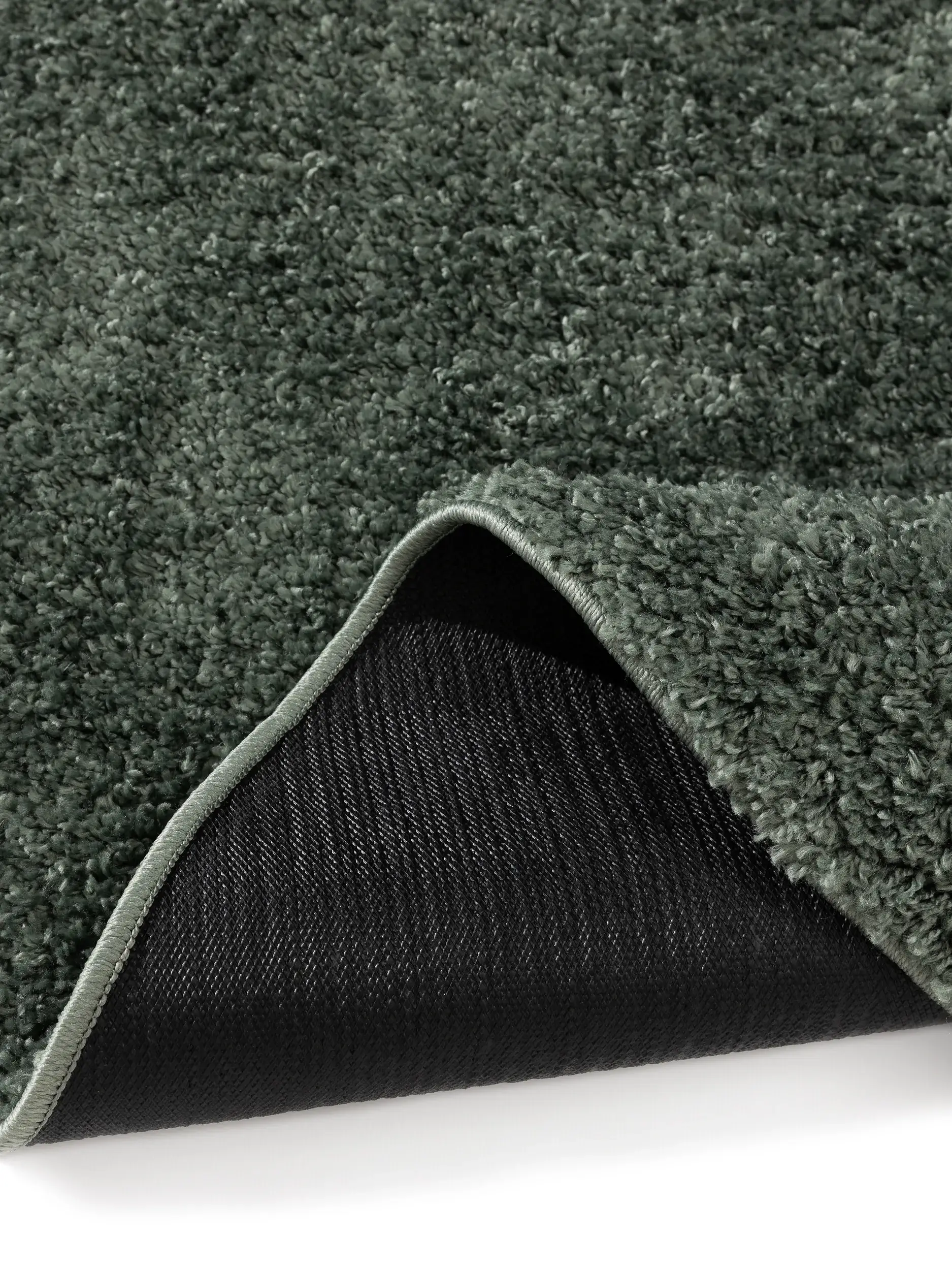 Rug made of 100% Polypropylen in Schwarz with a 100% Polypropylen high pile by benuta Basic