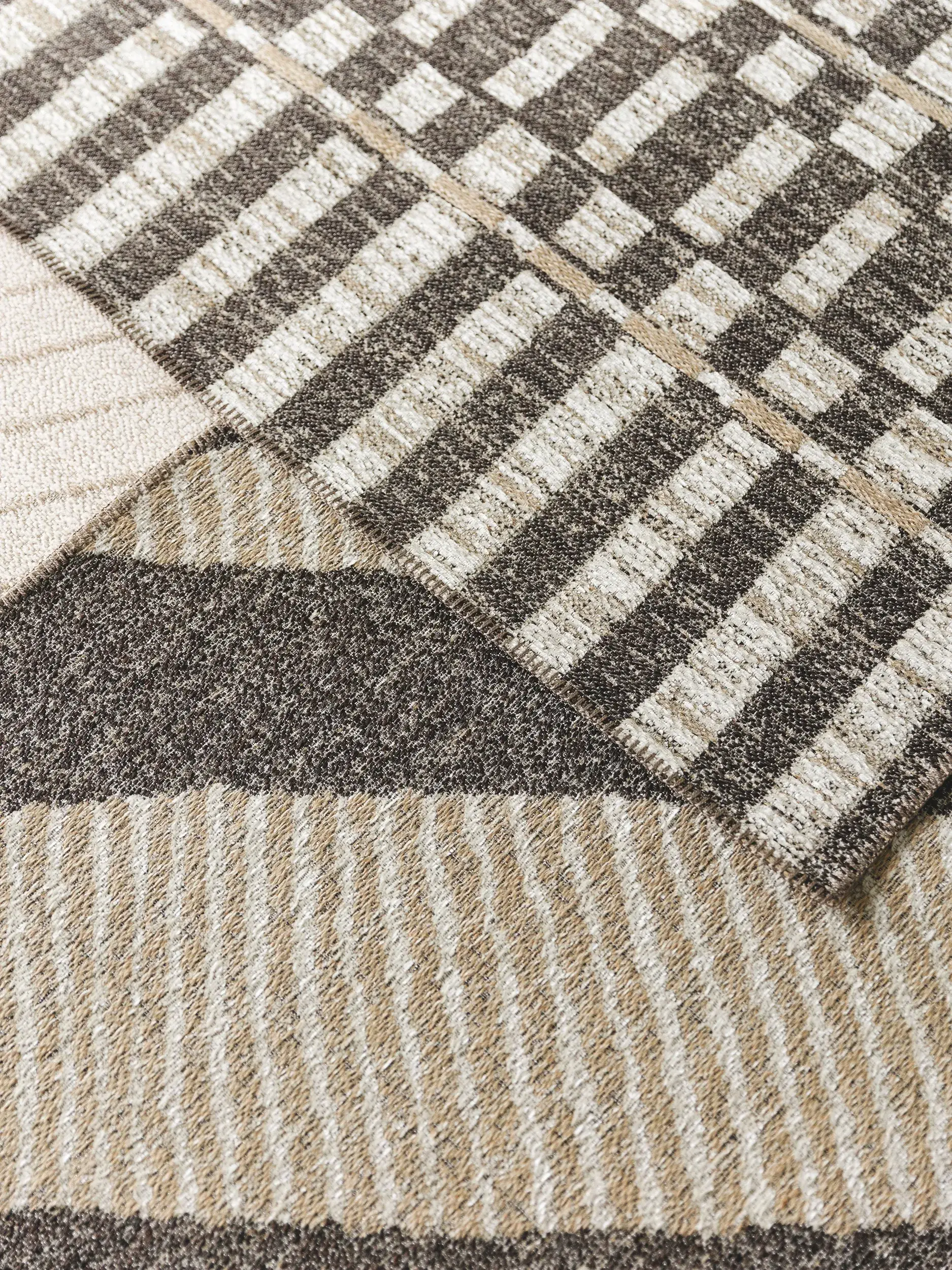 Teppich aus 65% Polyester (recycled PET), 35% Jute in Beige mit 65% Polyester (recycled PET), 35% Jute hohem Flor von benuta Nest