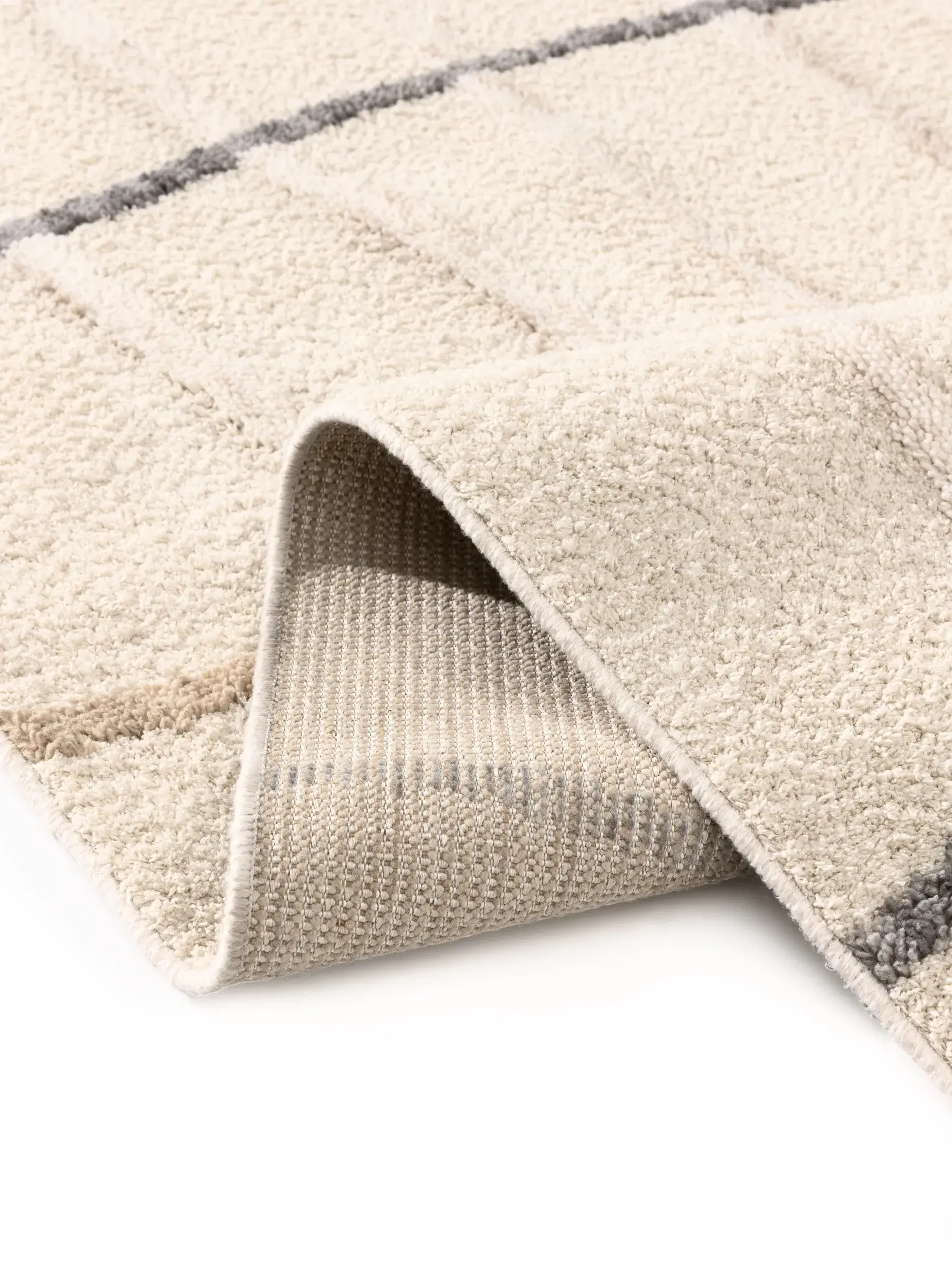 Rug made of 100% Polyester in White with a 100% Polyester high pile by benuta Pop