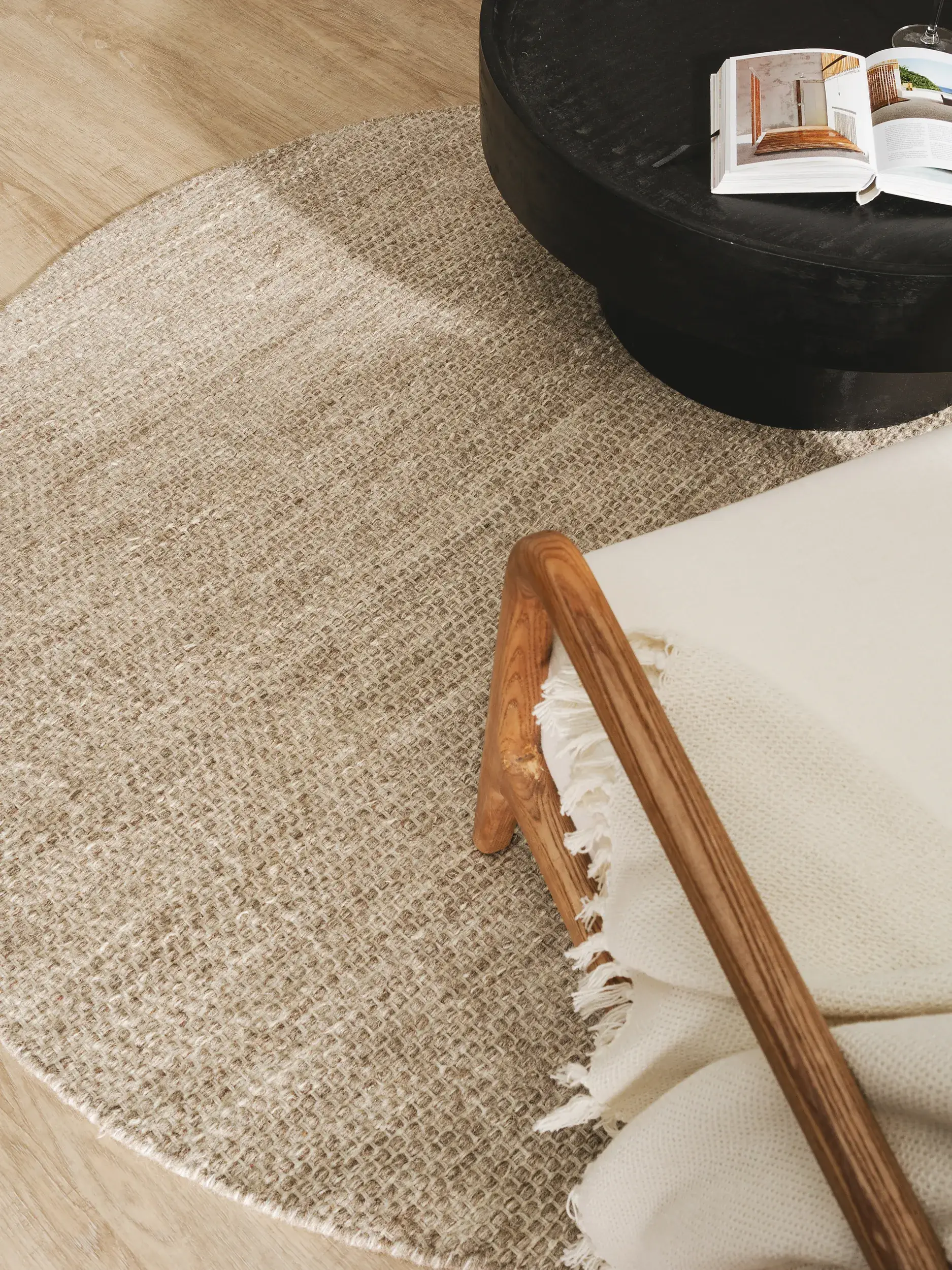 Rug made of 80% Wolle, 20% Baumwolle in Taupe with a 80% Wolle, 20% Baumwolle high pile by benuta Pure