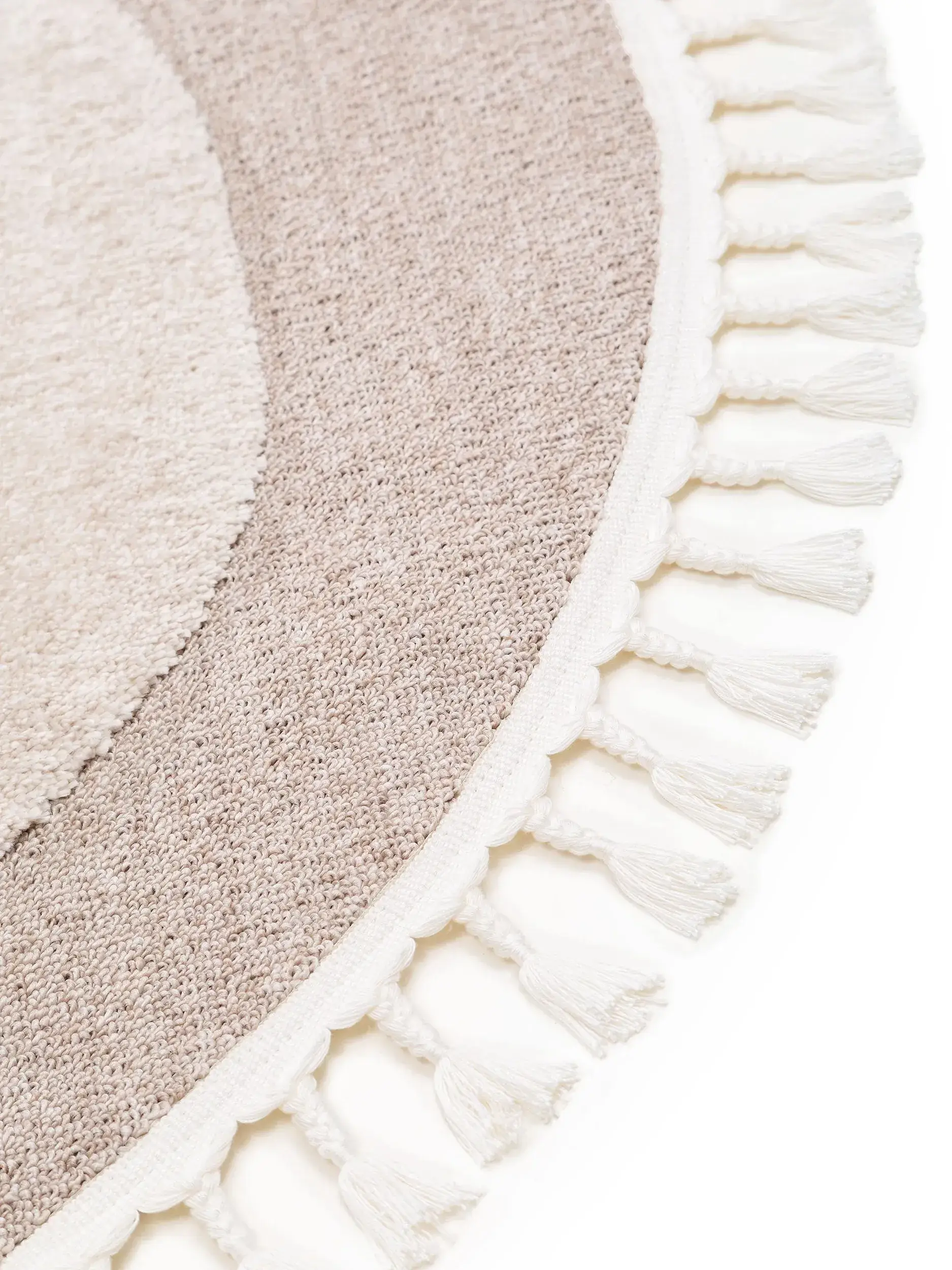 Rug made of 100% Polyester in Beige with a 100% Polyester high pile by Lytte
