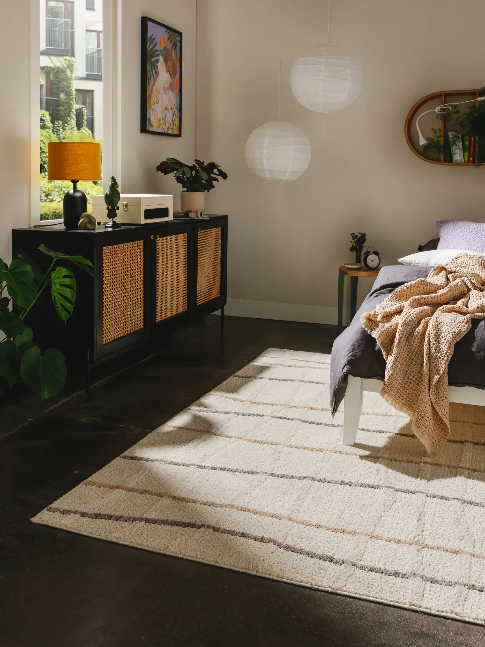 Rug made of 100% Polyester in White with a 100% Polyester high pile by benuta Pop
