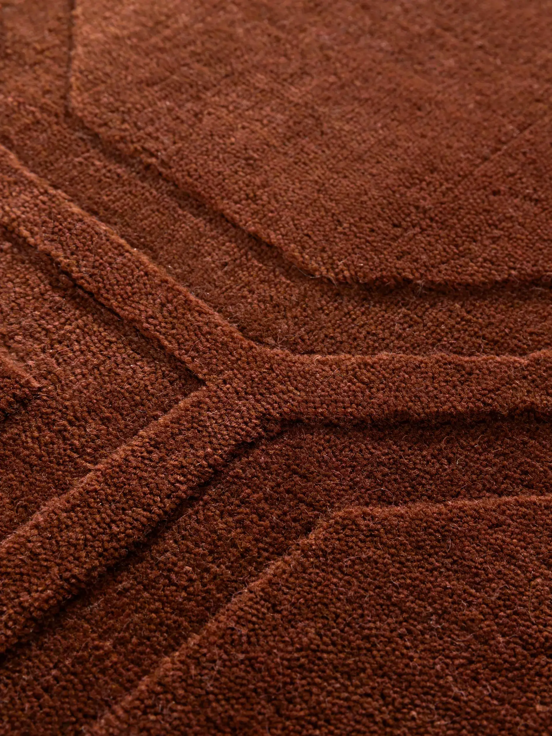 Teppich aus 50% Wolle, 50% Viskose in Braun mit 50% Wolle, 50% Viskose hohem Flor von benuta Finest