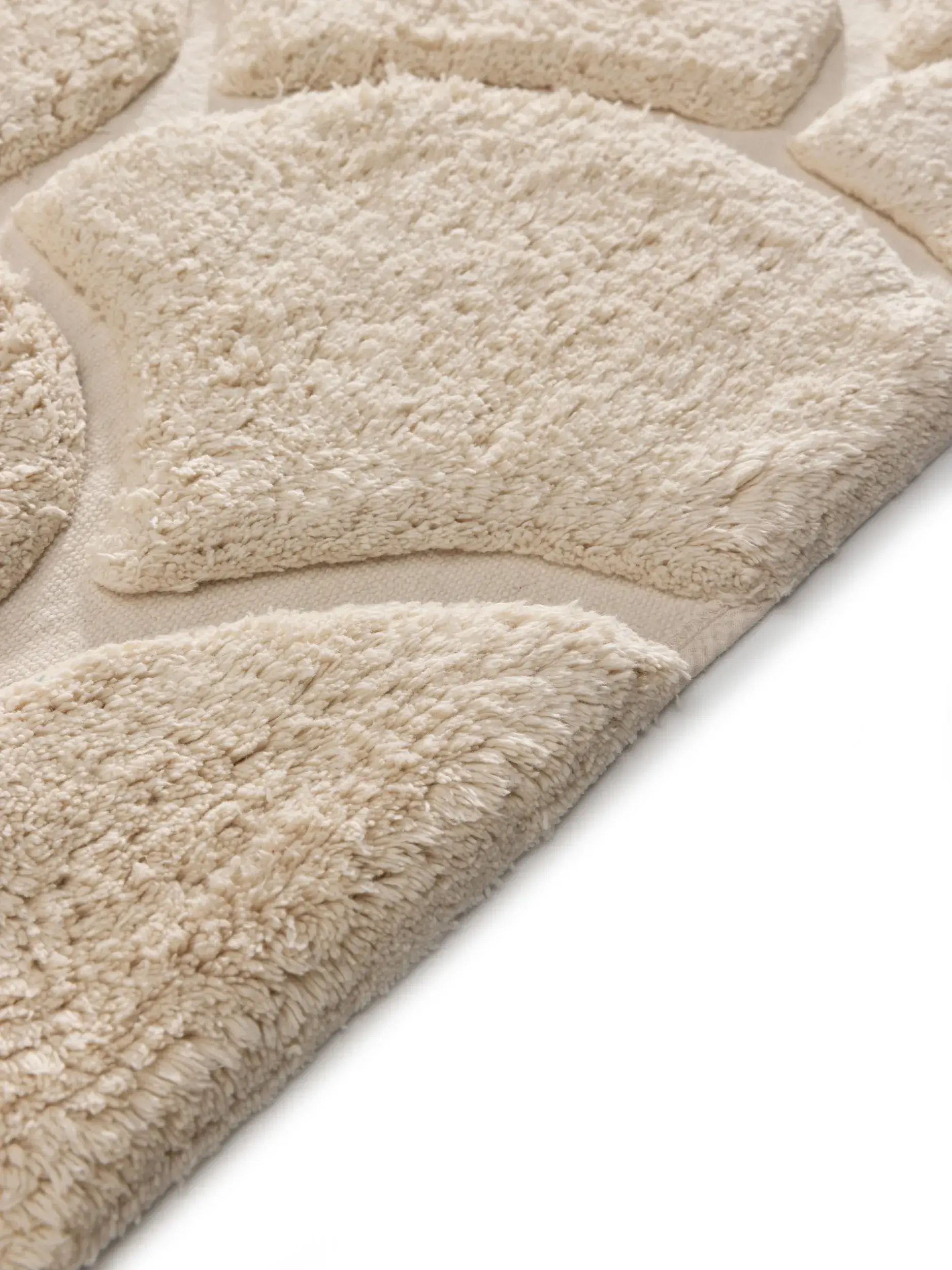 Rug made of 100% Cotton (recycled) in Beige with a 100% Cotton (recycled) high pile by Lytte