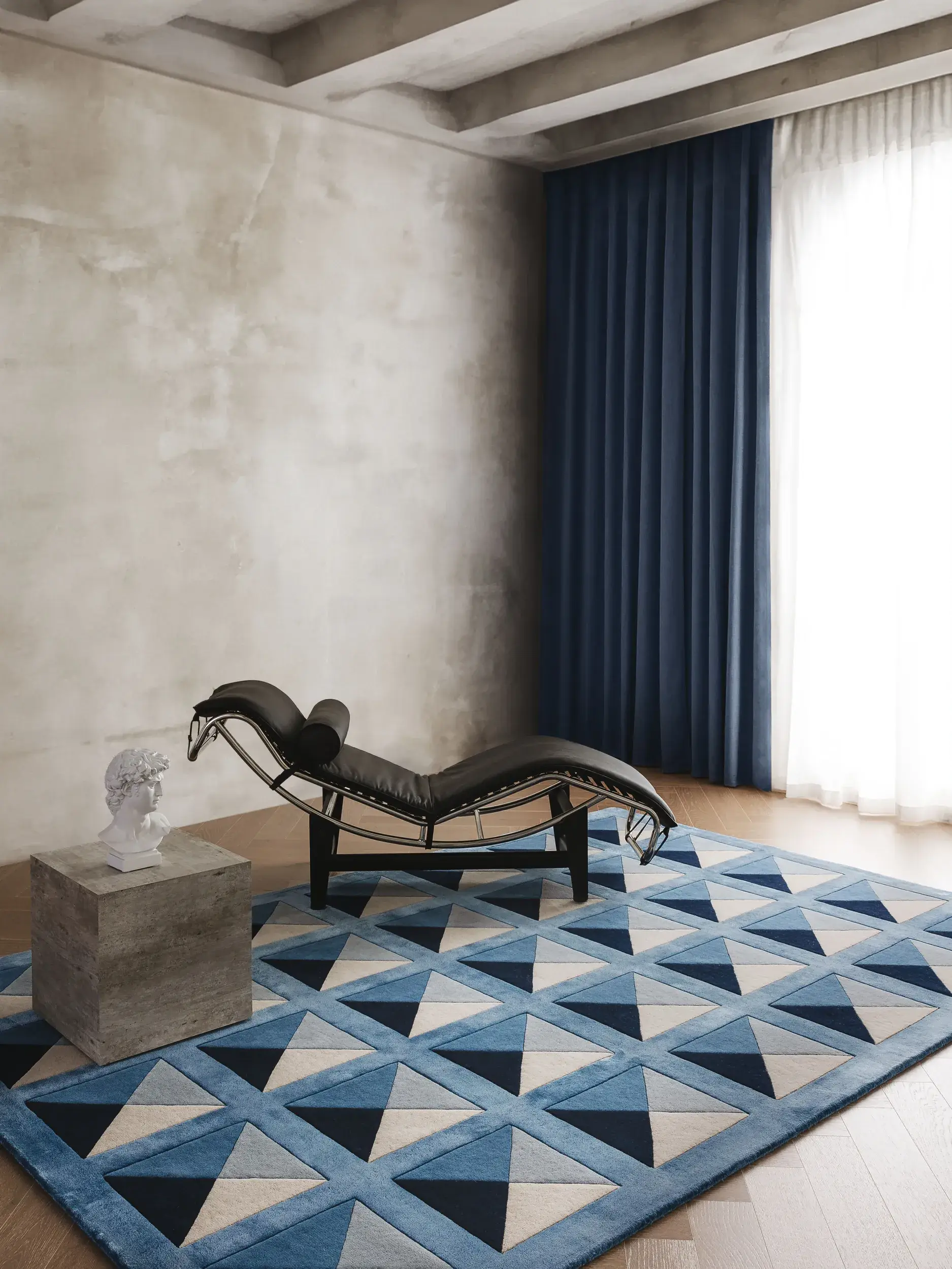 Teppich aus 60% Wolle, 40% Lyocell (Tencel™) in Blau mit 60% Wolle, 40% Lyocell (Tencel™) hohem Flor von benuta Finest
