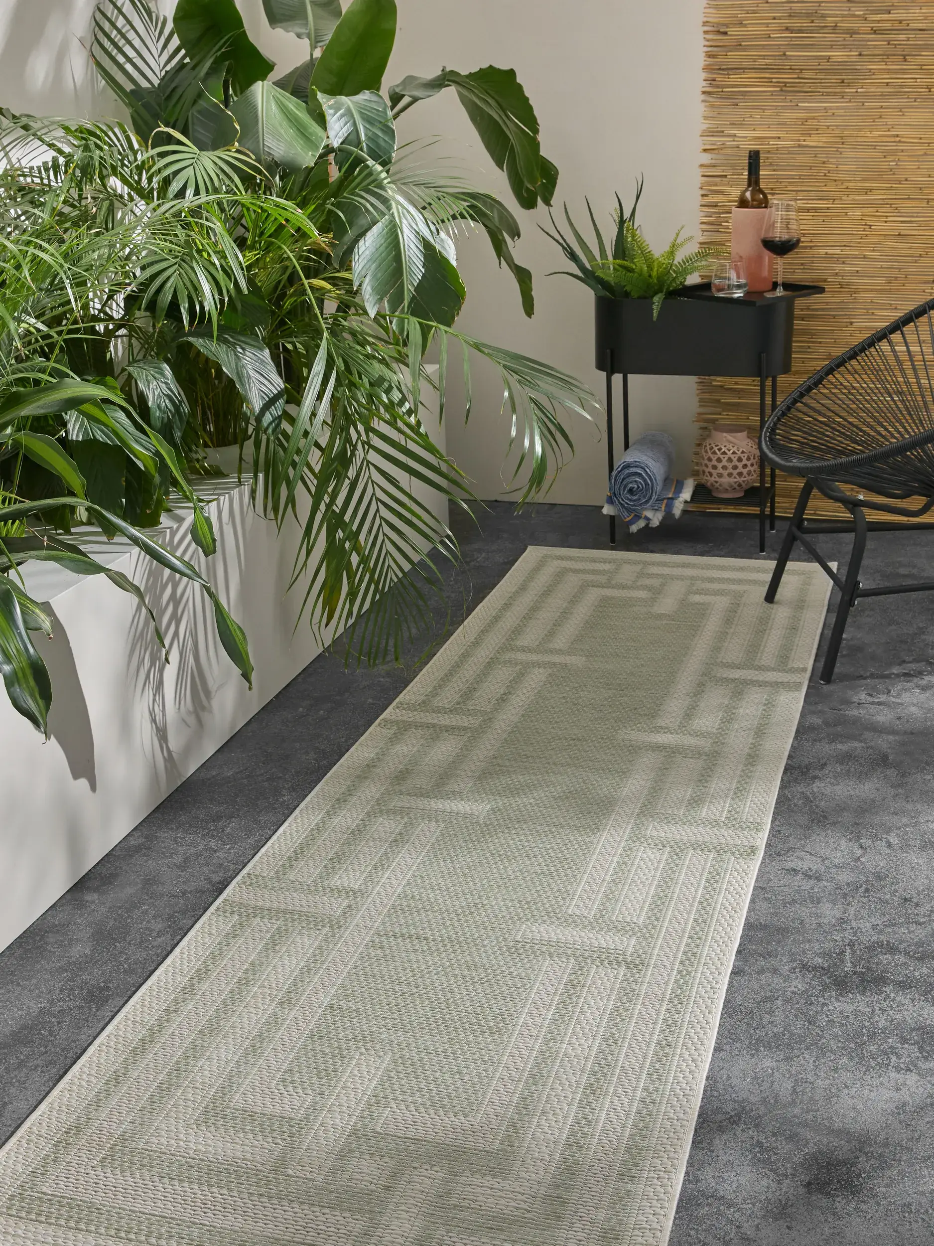 Rug made of 100% Polypropylen in Green with a 100% Polypropylen high pile by benuta Nest