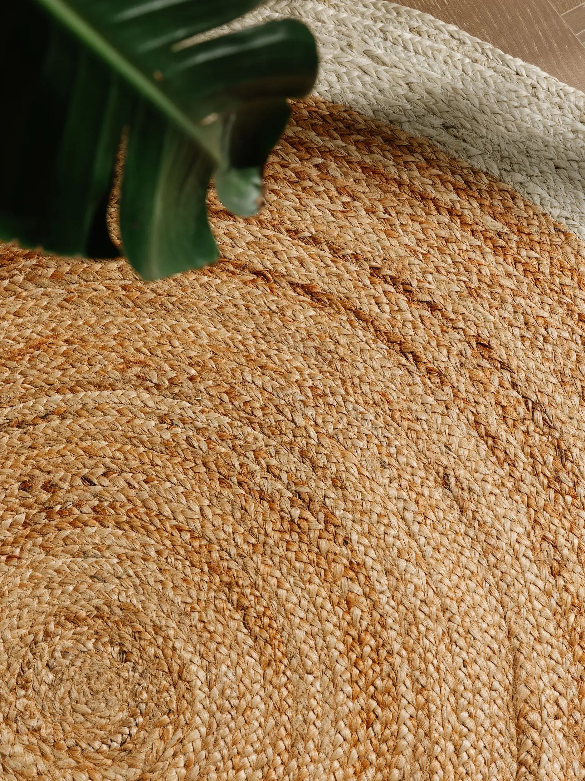 Tapijt van 100% Jute in Wit met een 100% Jute hoge pool van benuta pure