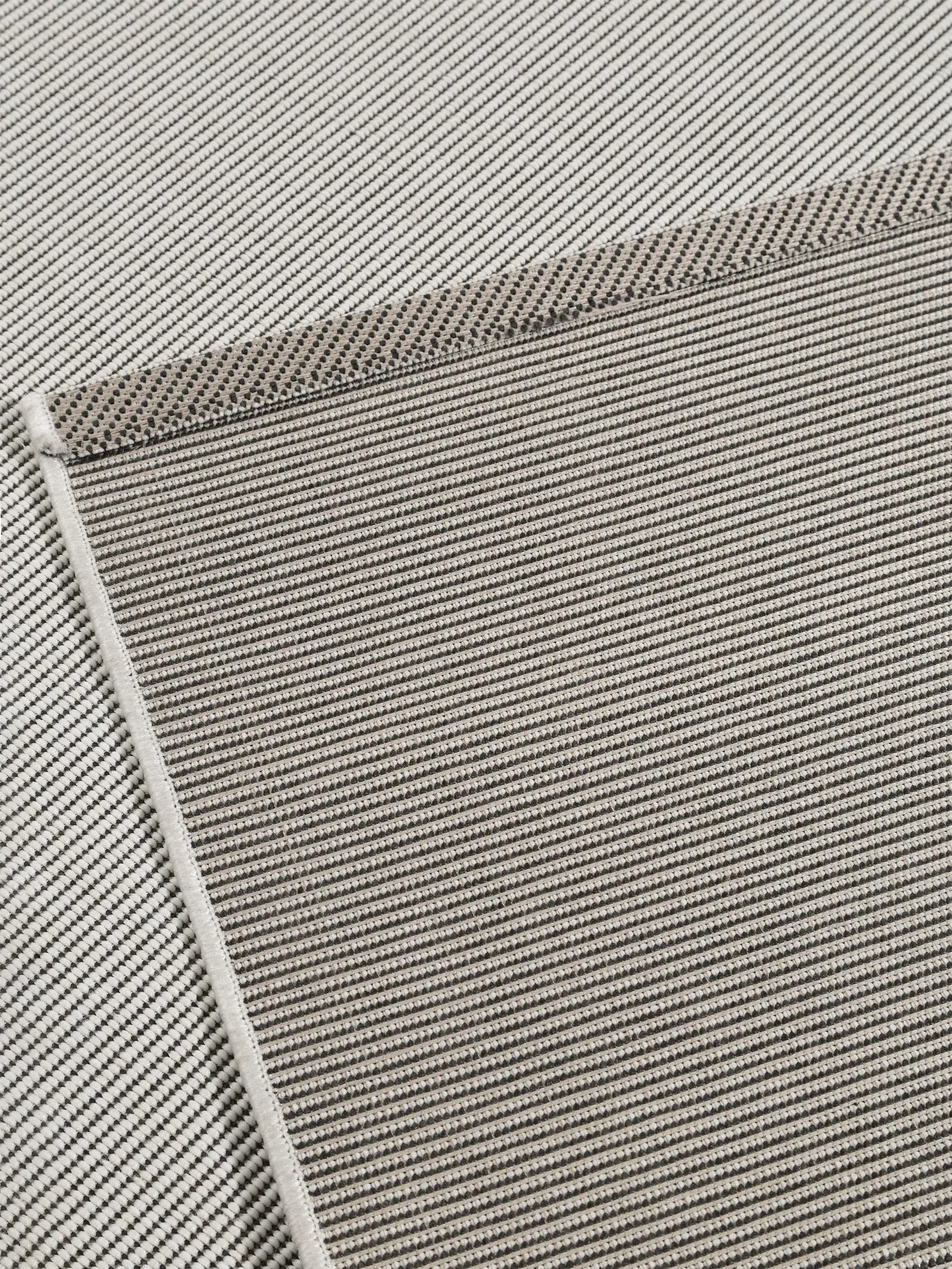 Rug made of 100% Polypropylen in Weiß with a 100% Polypropylen high pile by benuta Nest