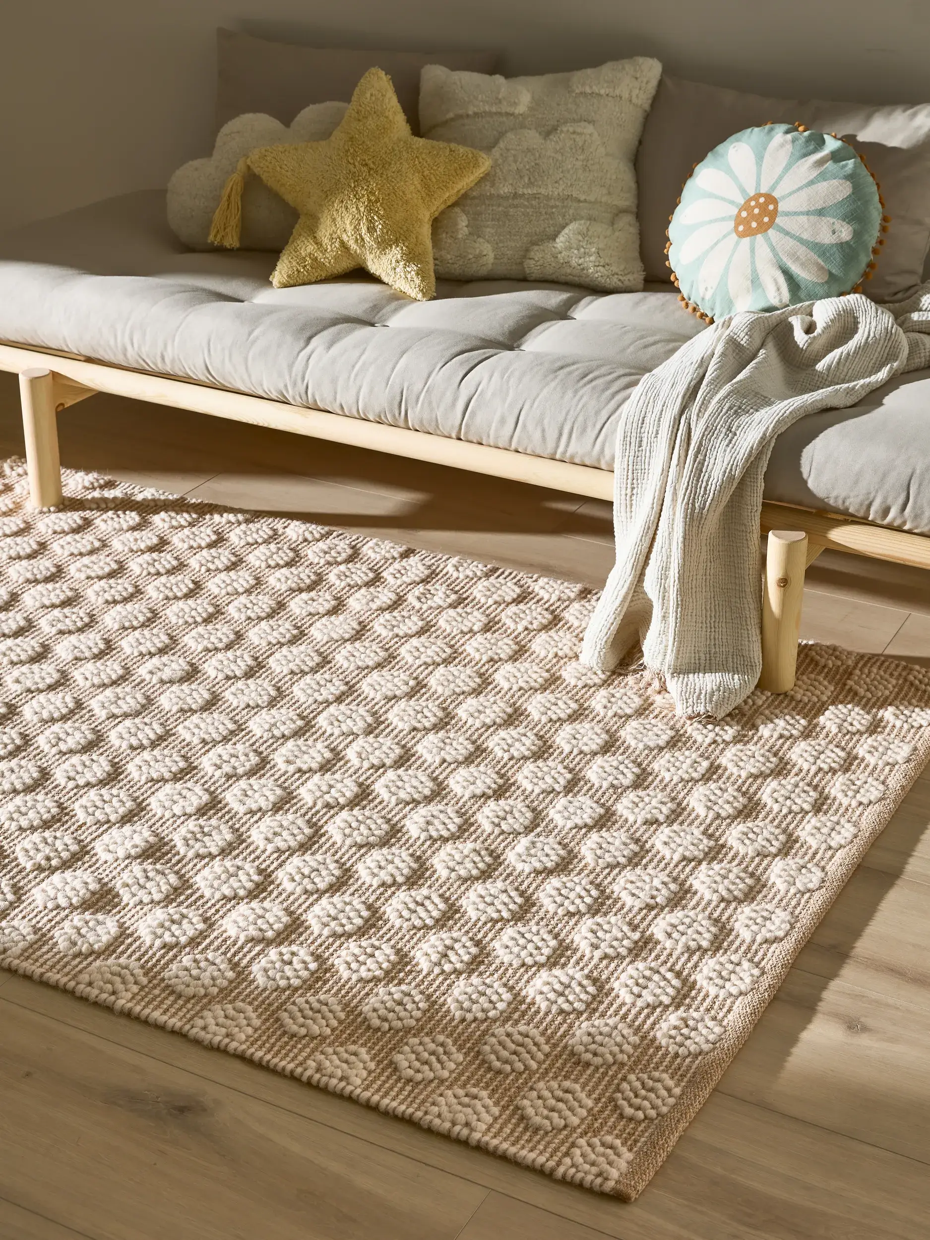 Teppich aus 60% Wolle, 40% Baumwolle in Beige mit 60% Wolle, 40% Baumwolle hohem Flor von Lytte