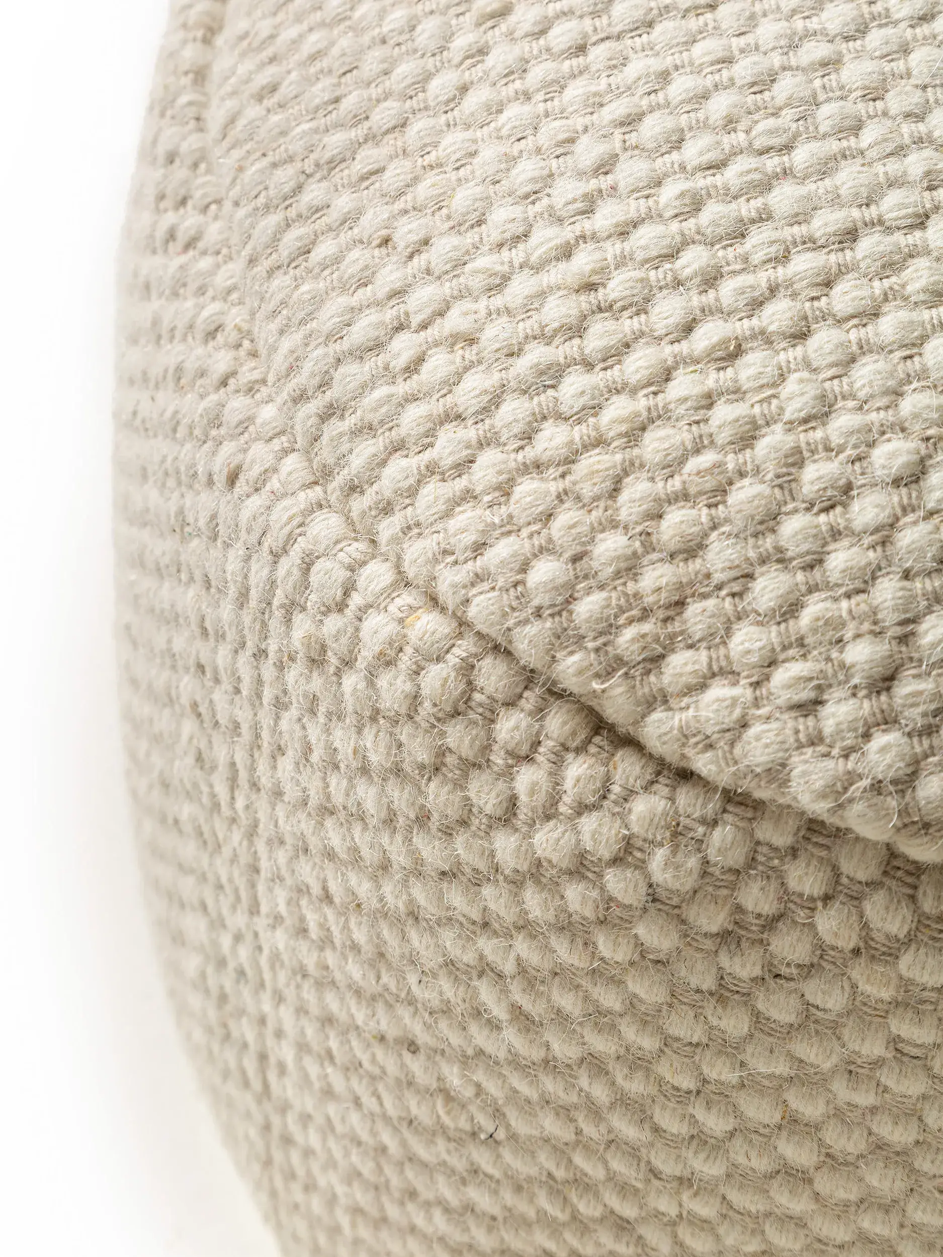 Handgjord ullpouf Rocco Vit med Enfärgad-design i 80% Ull, 20% Bomull från benuta pure