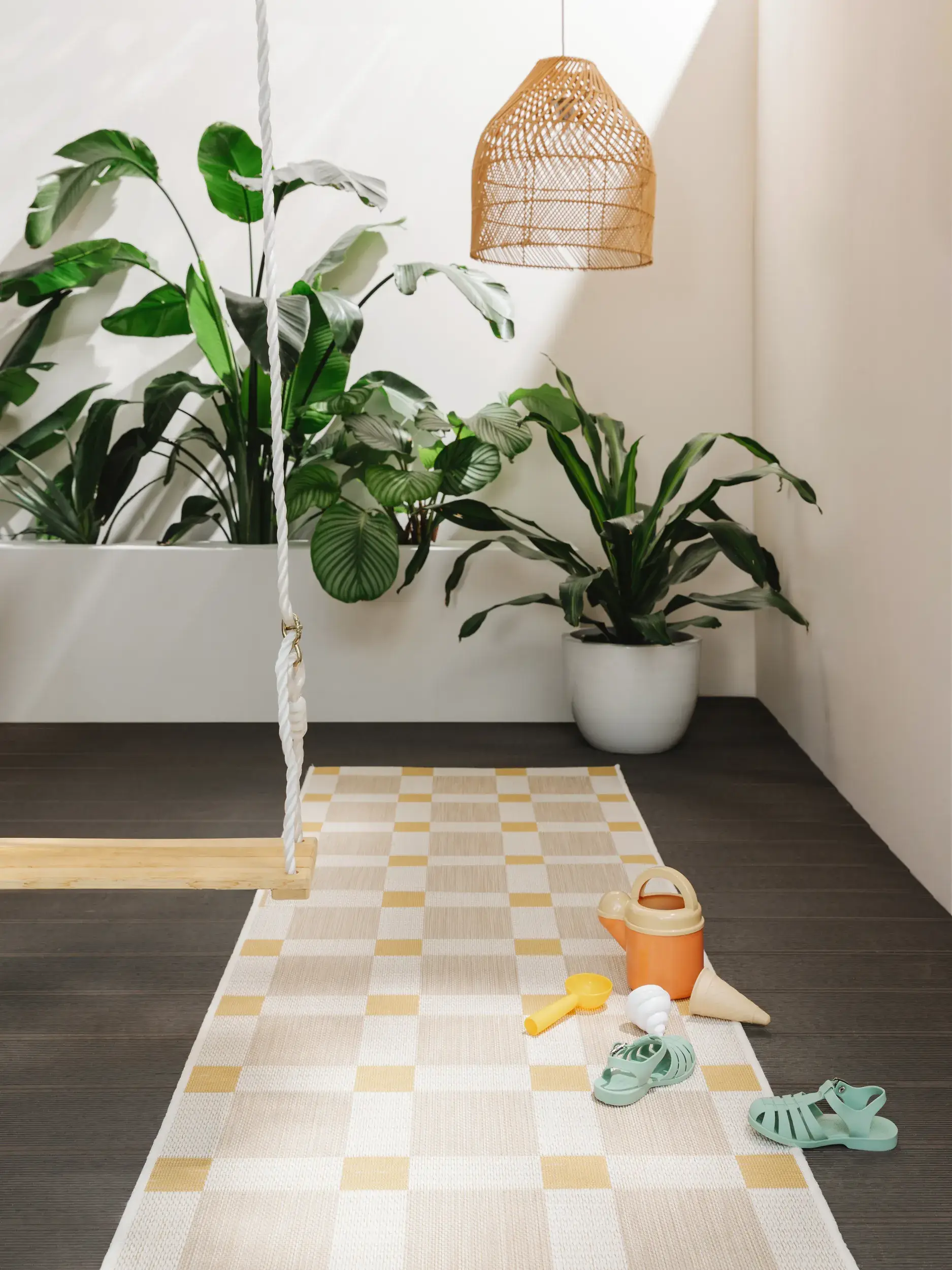 Teppich aus 100% Polyester (recyceltes PET) in Beige mit 100% Polyester (recyceltes PET) hohem Flor von benuta Nest