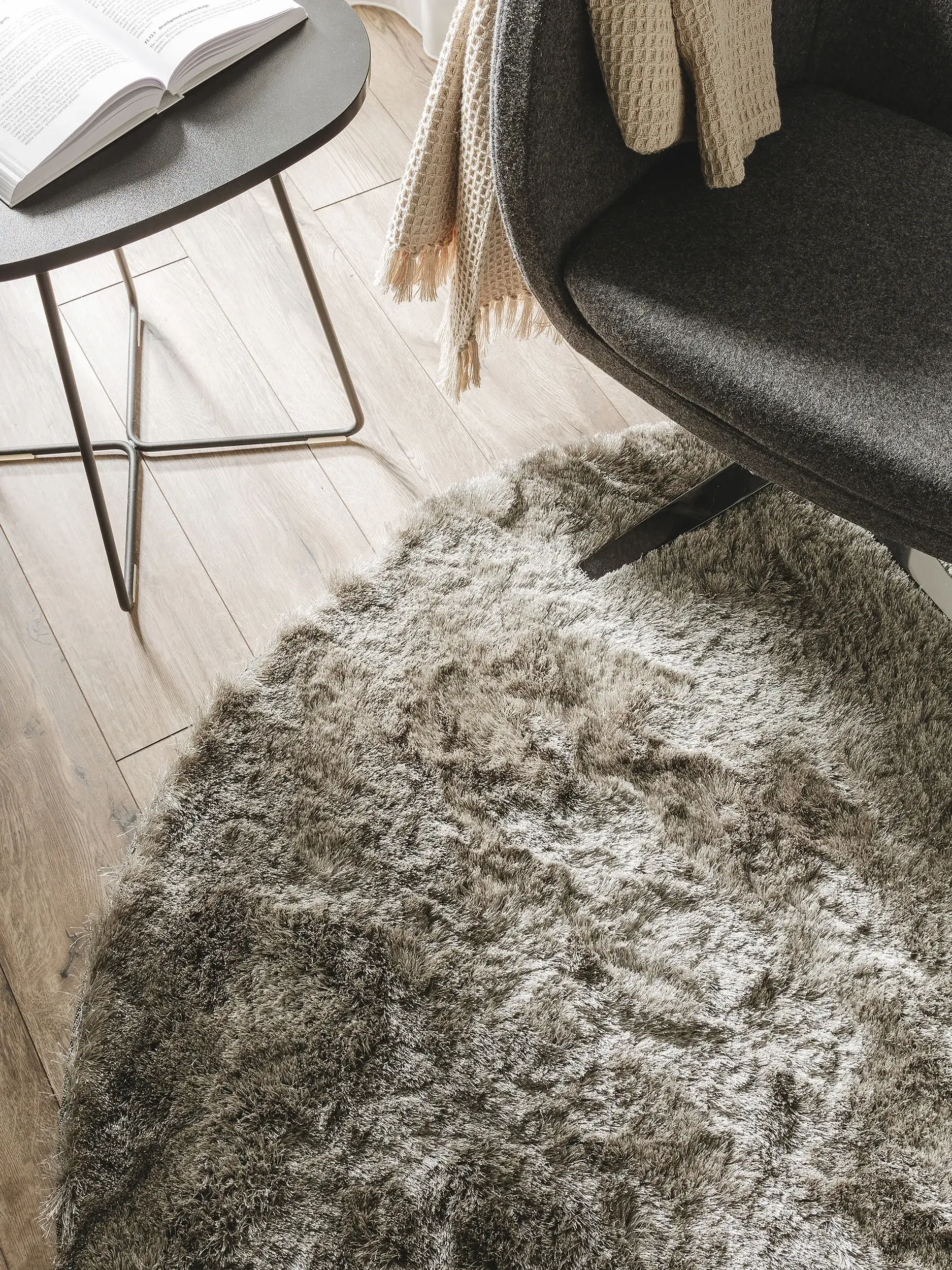 Teppich aus 100% Polyester in Grau mit 100% Polyester hohem Flor von benuta Nest