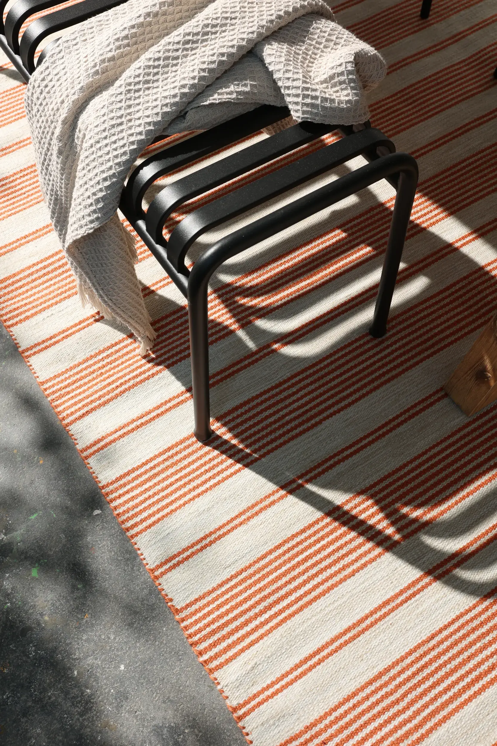 Alfombra de 100% Poliéster (PET reciclado) en Naranja con un pelo de {{Placeholder_Pile Height}} de altura de benuta nest