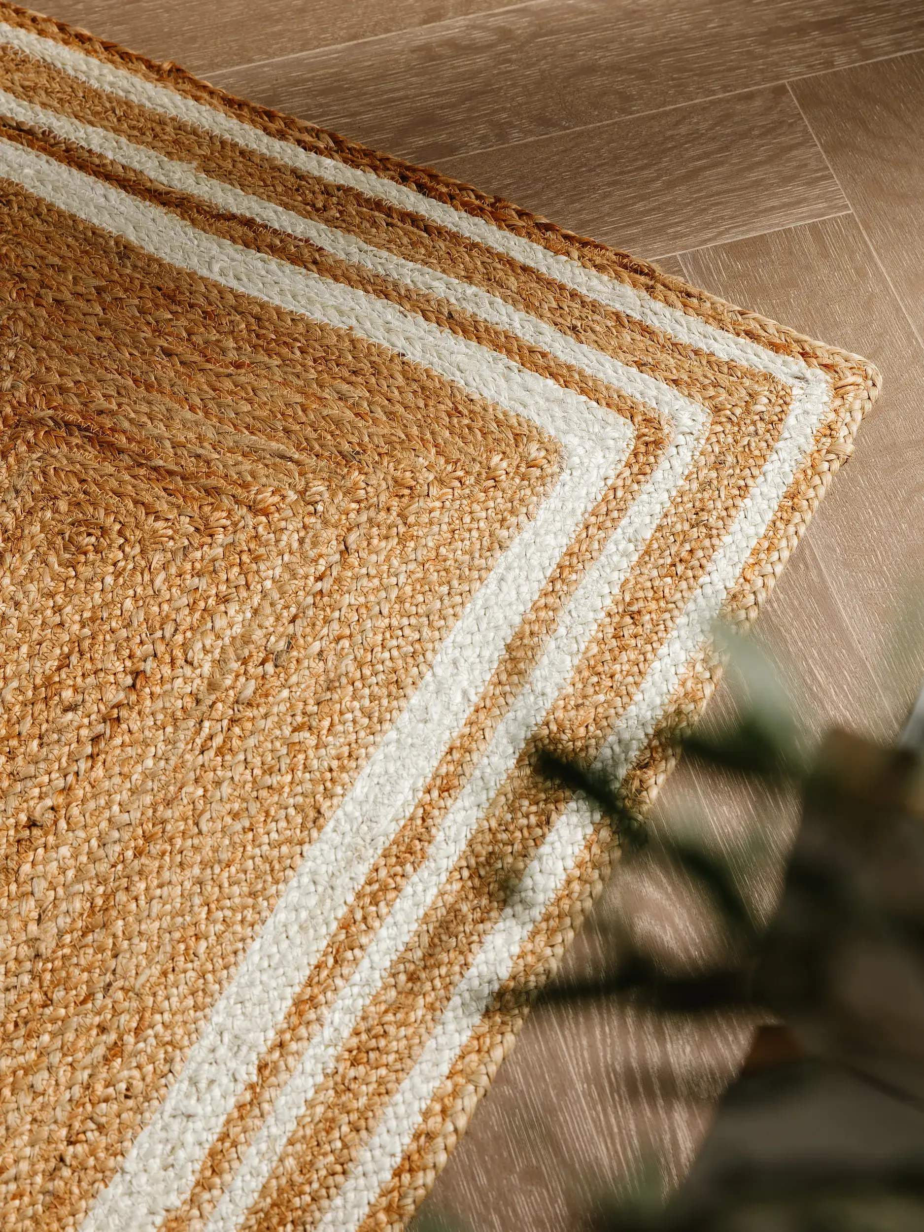 Teppich aus 100% Jute in Weiß mit 100% Jute hohem Flor von benuta Pure