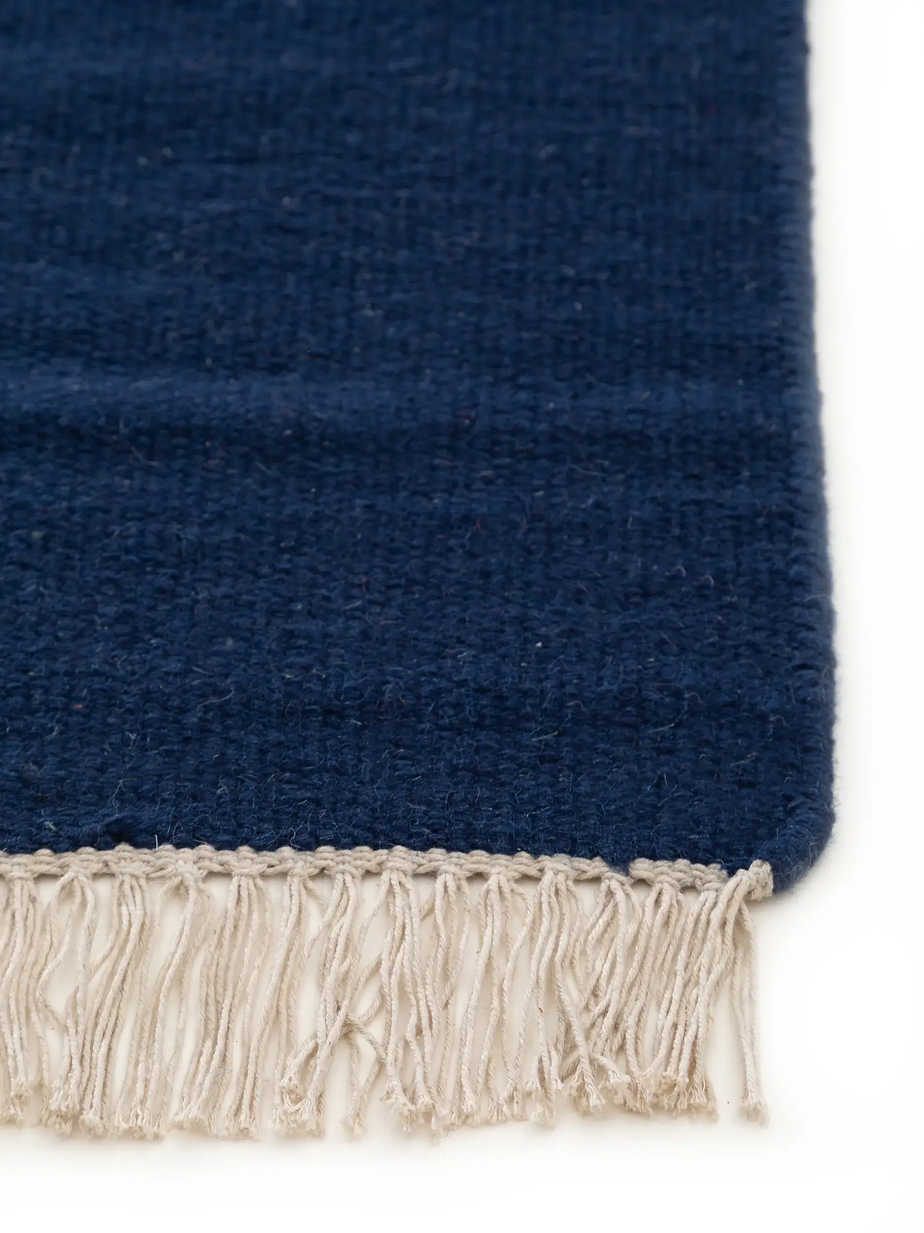 Matto 80% Wolle, 20% Baumwollea värissä Blau 80% Wolle, 20% Baumwolle korkealla nukalla merkiltä benuta Pop