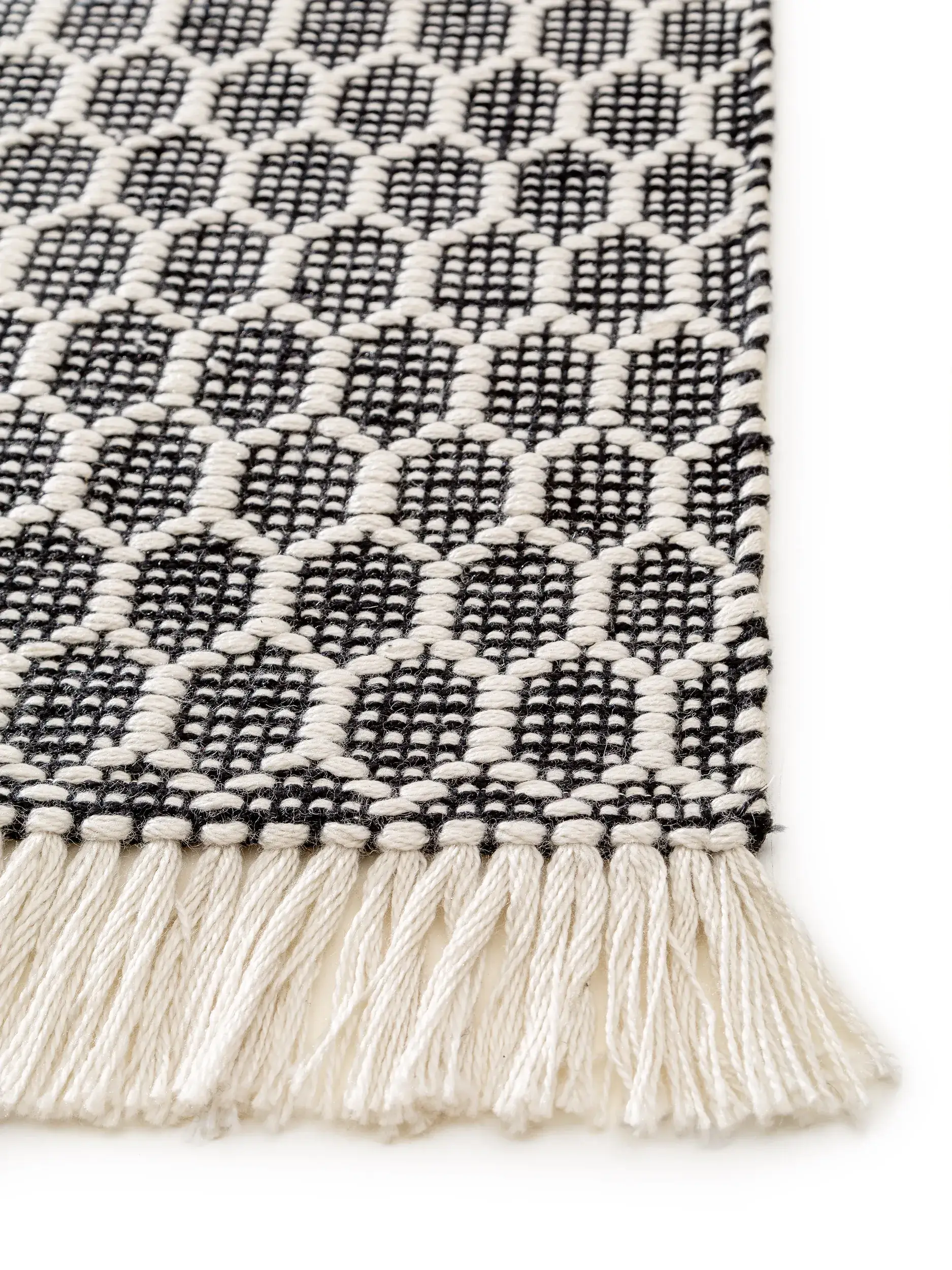 Tapijt van 100% Polyester (gerecycled PET) in Zwart/Wit met een 100% Polyester (gerecycled PET) hoge pool van benuta pure