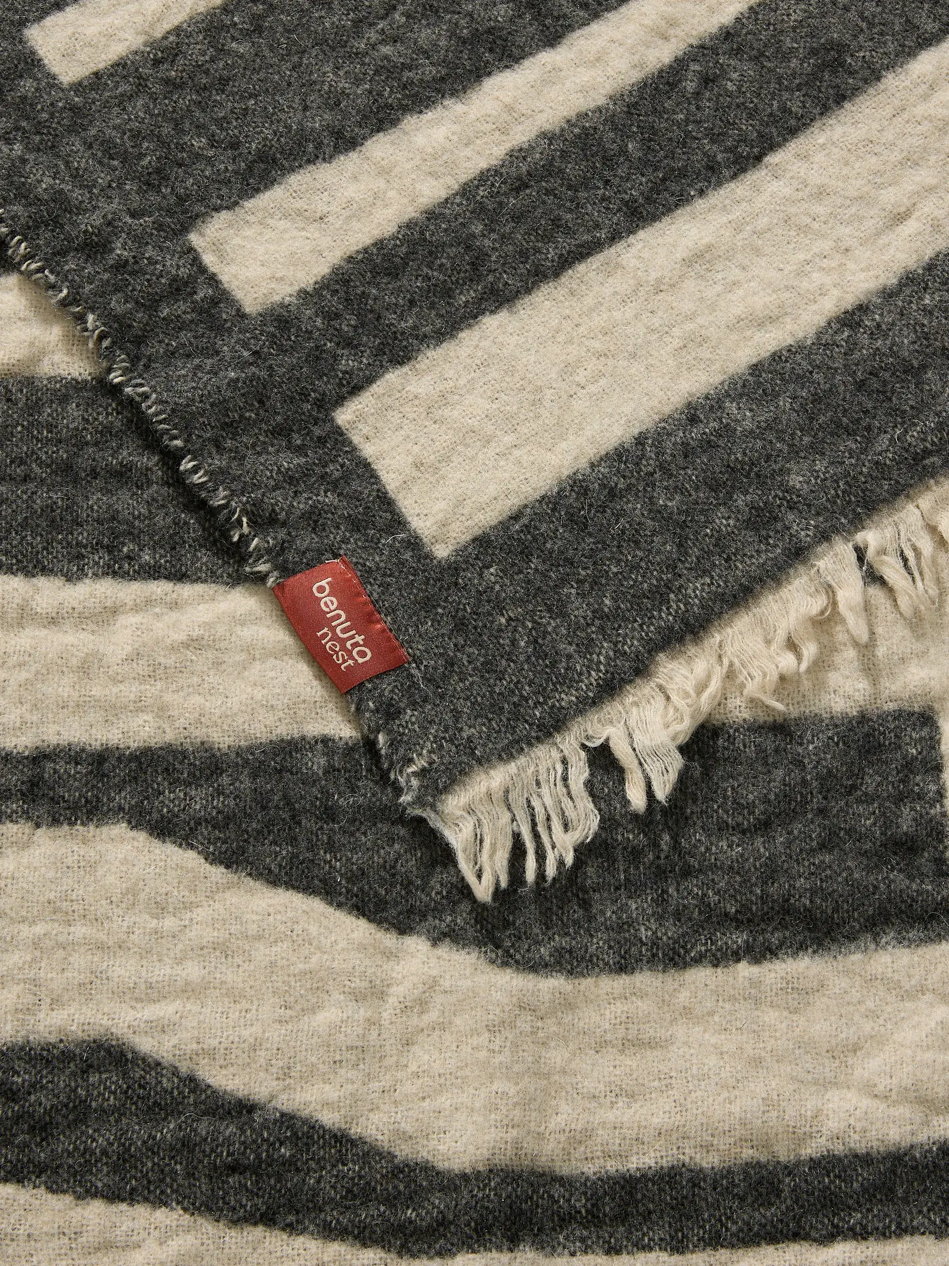 Tæppe Jana Cremehvid/Grå fra benuta nest