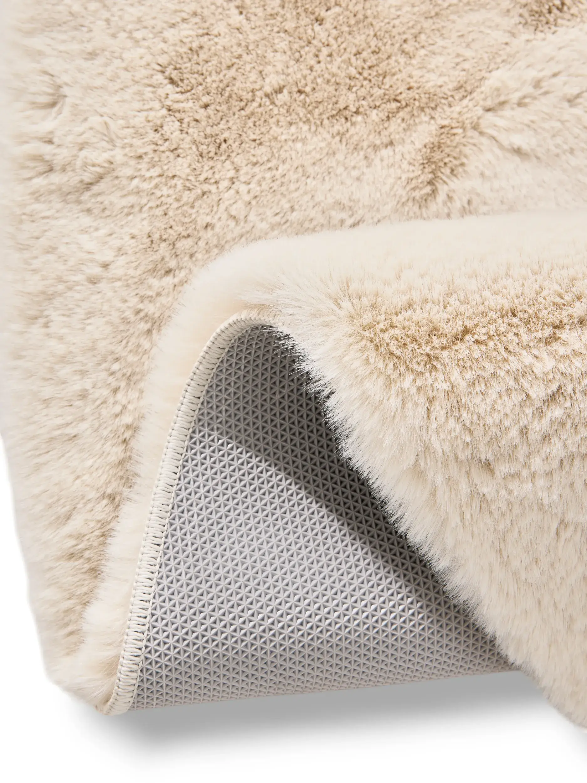 Teppich aus 100% Polyester in Beige mit 100% Polyester hohem Flor von benuta Nest