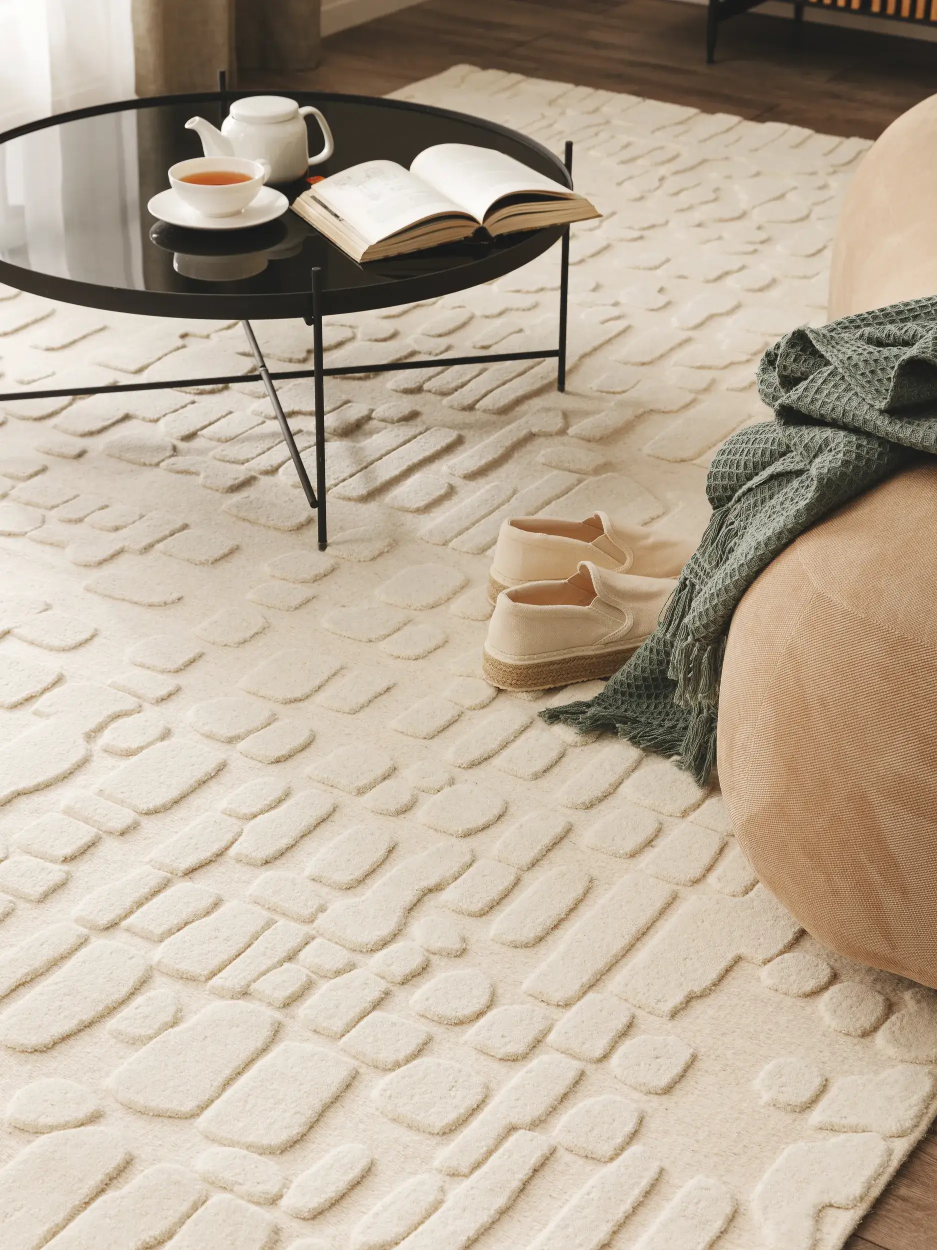 Tapijt van 80% Wol, 20% Katoen in Beige met een 80% Wol, 20% Katoen hoge pool van benuta pure