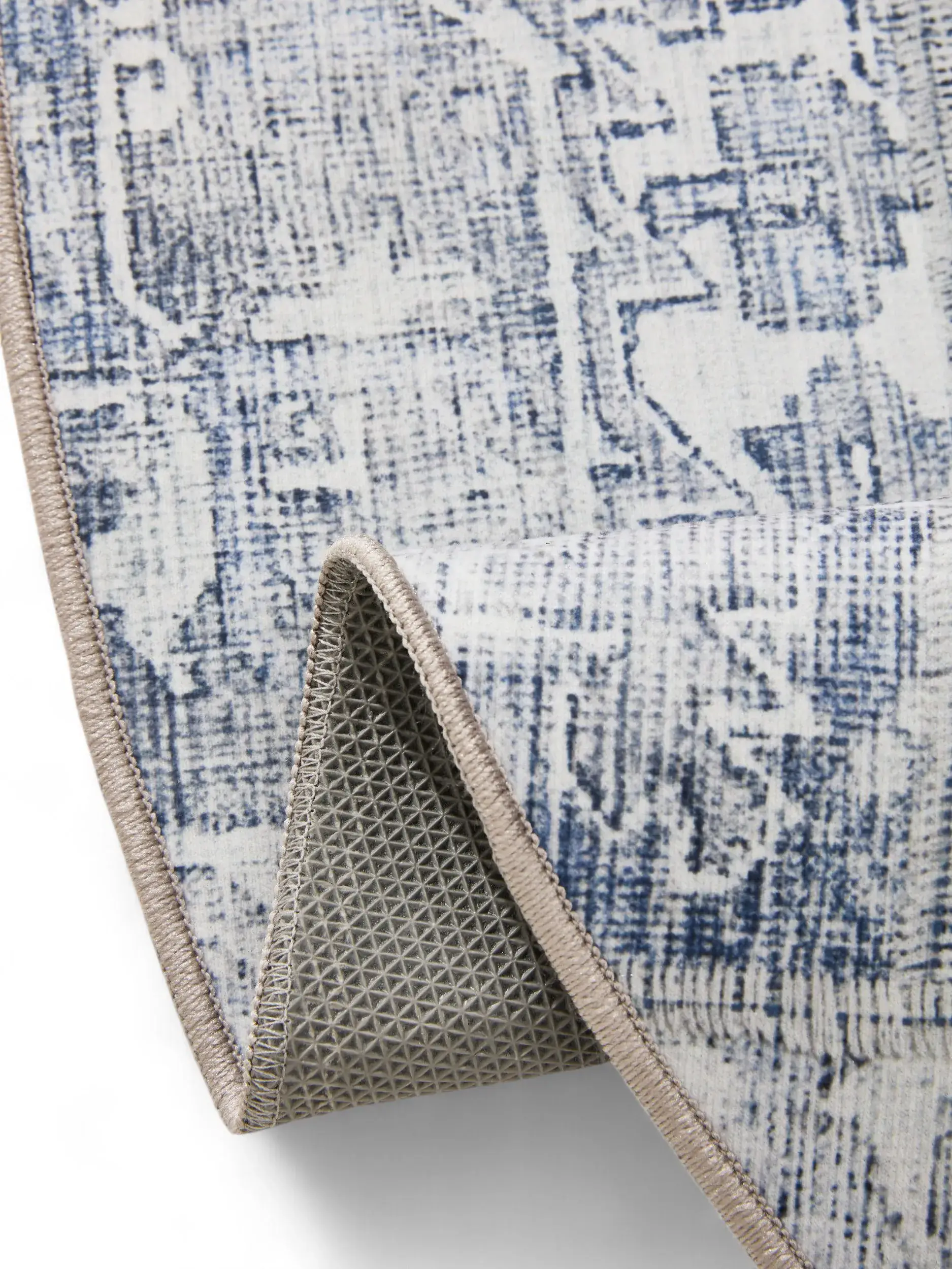 Rug made of 100% Polyester in Blue with a 100% Polyester high pile by benuta Basic