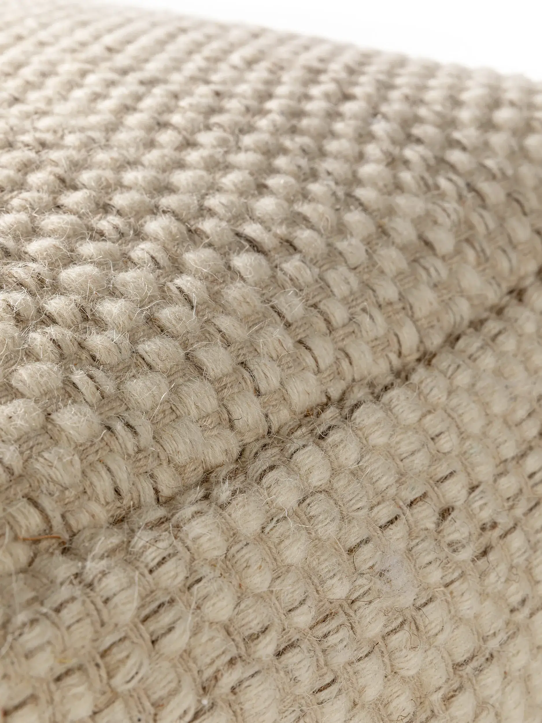 Handgefertigter Woll-Pouf Rocco Cream in Einfarbig design made of 80% wool, 20% cotton by benuta Pure