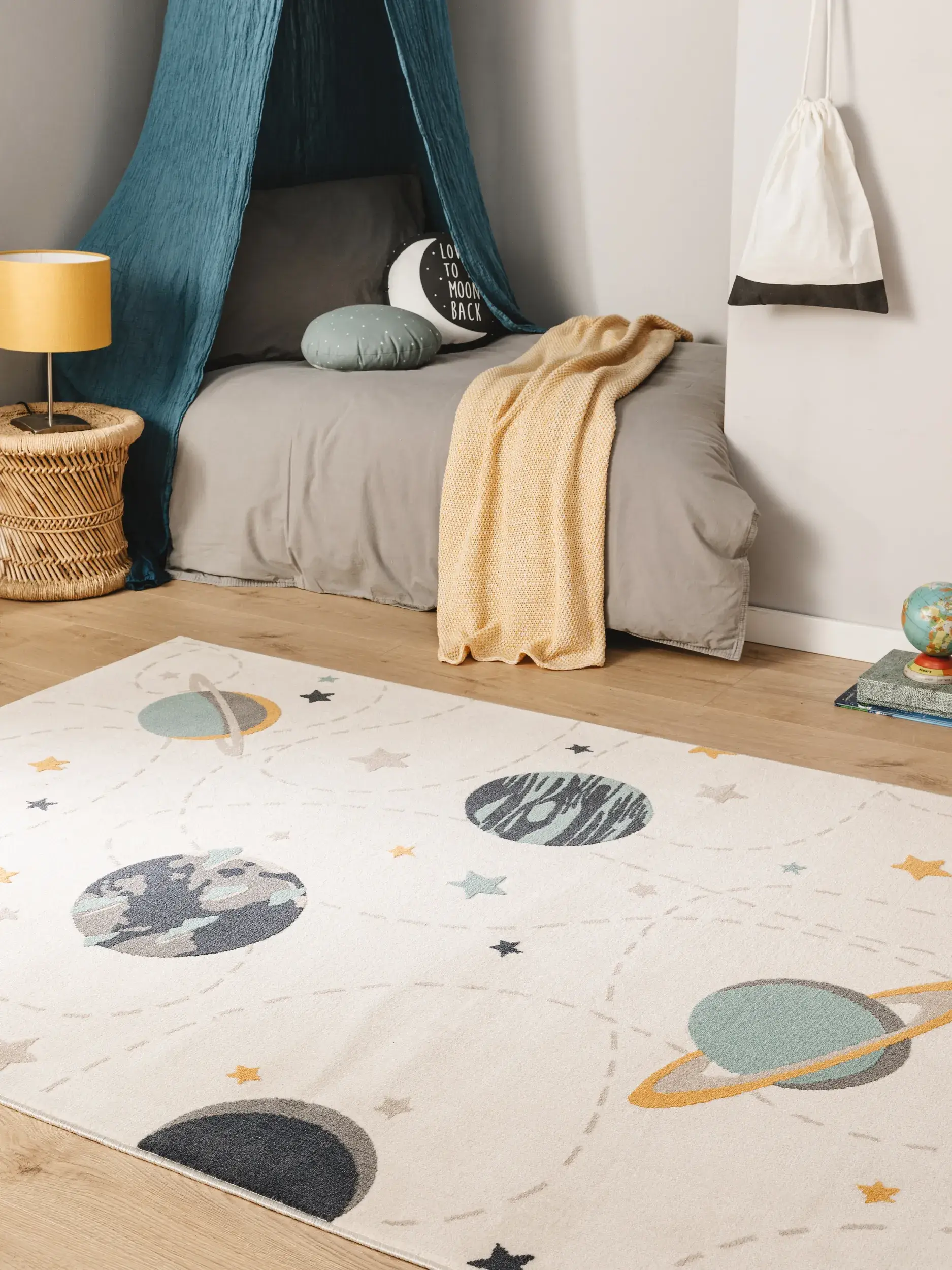 Rug made of 100% Polypropylen in Beige with a 100% Polypropylen high pile by Lytte