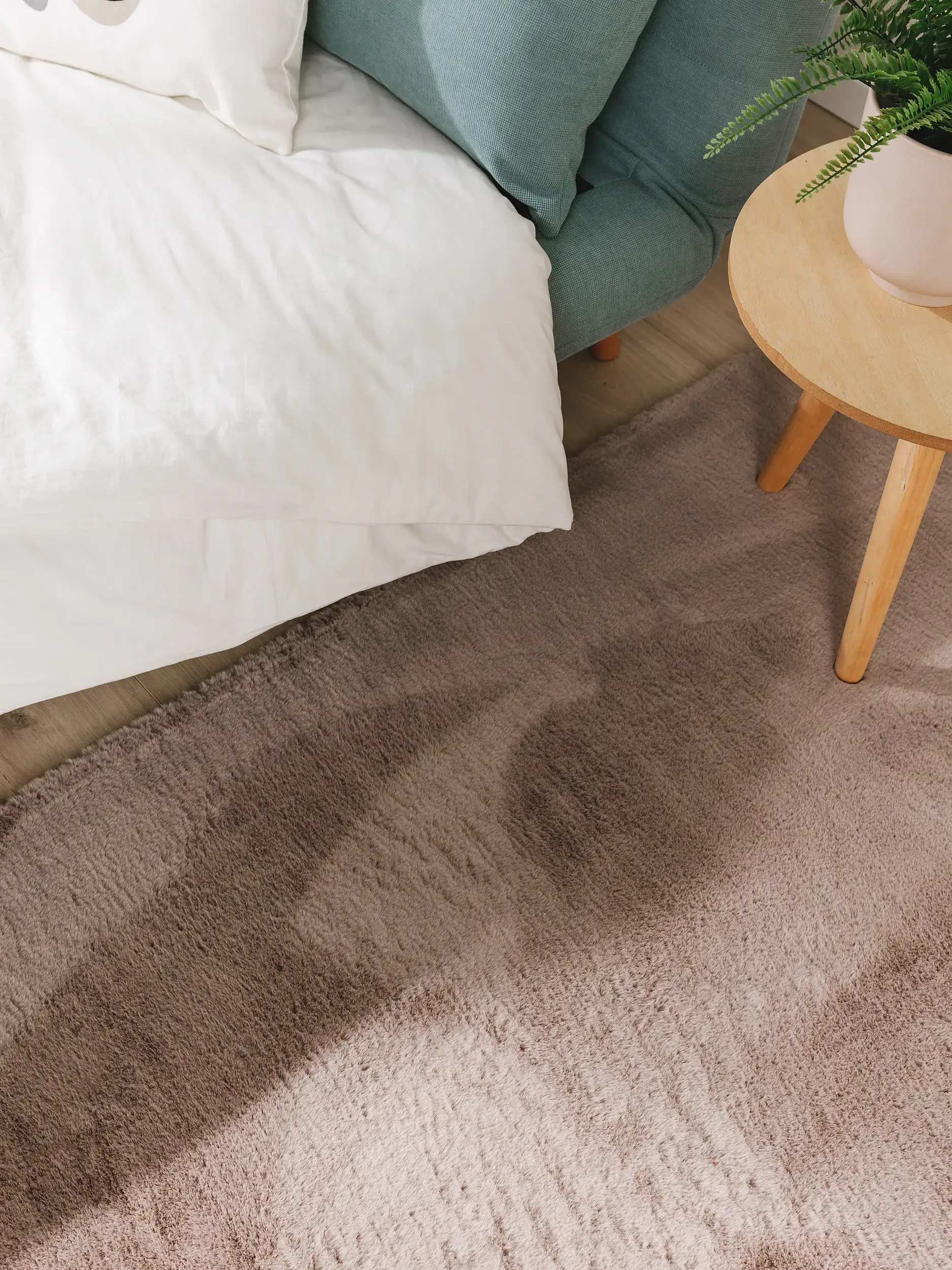 Rug made of 100% Polyester in Taupe with a 100% Polyester high pile by benuta Basic