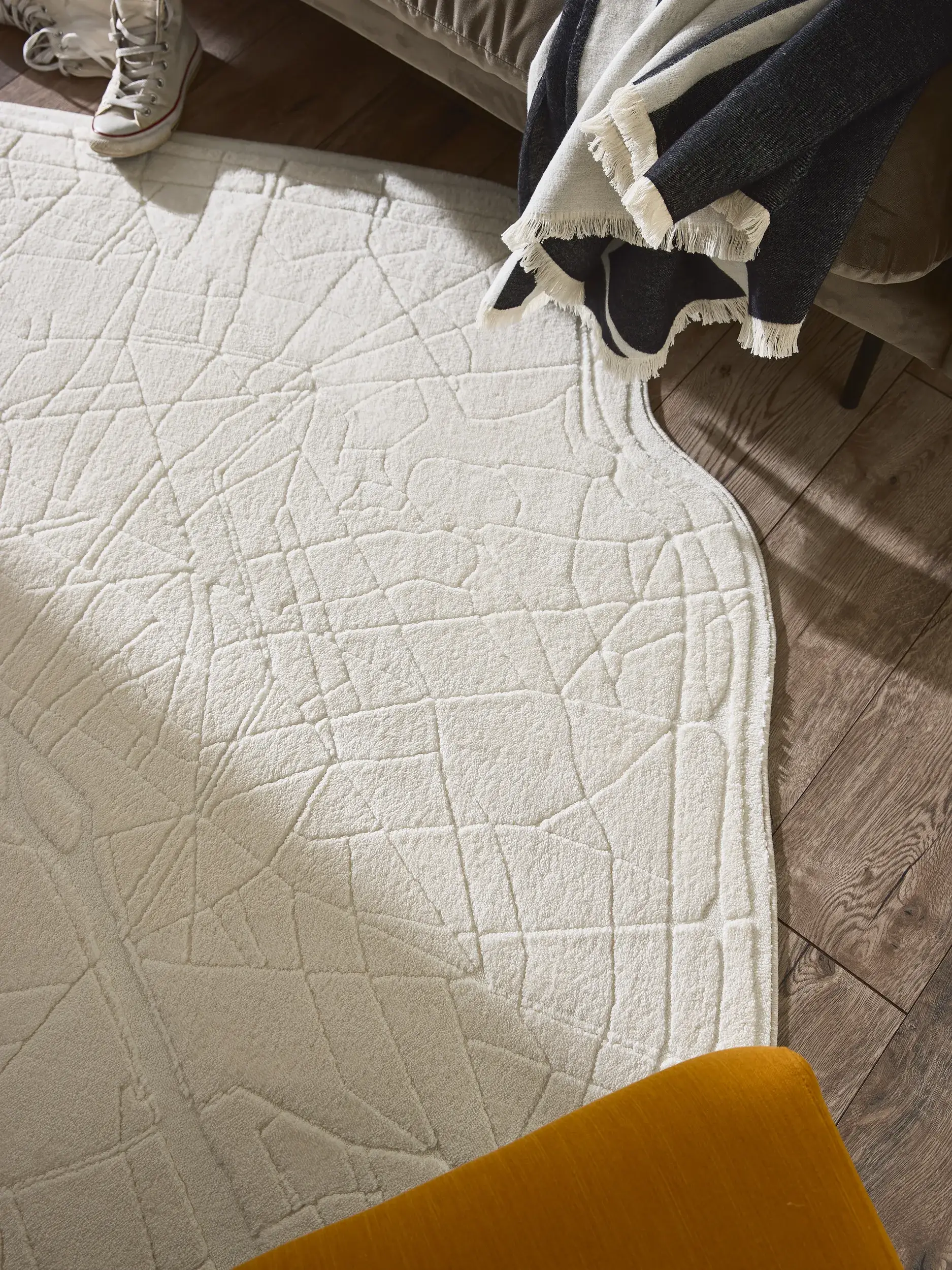 Rug made of 100% Polyester in Beige with a 100% Polyester high pile by benuta Pop