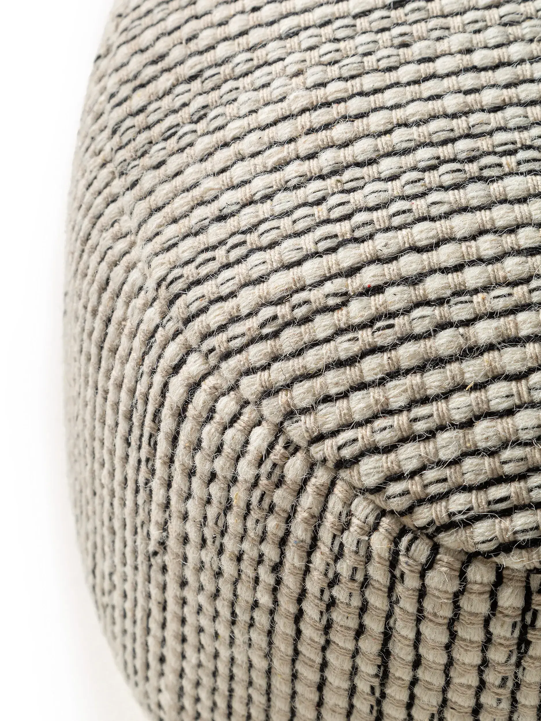 Handgjord ullpouf Rocco Beige/svart med Enfärgad-design i 80% Ull, 20% Bomull från benuta pure