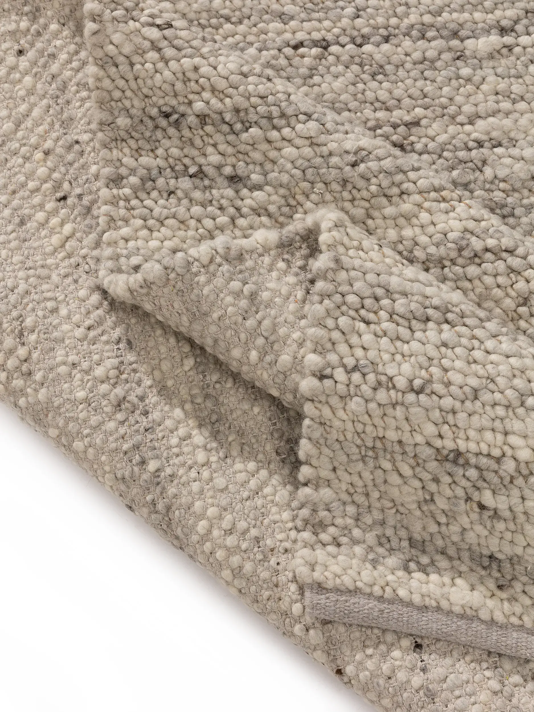 Teppich aus 70% Wolle, 30% Jute in Grau mit 70% Wolle, 30% Jute hohem Flor von benuta Pure