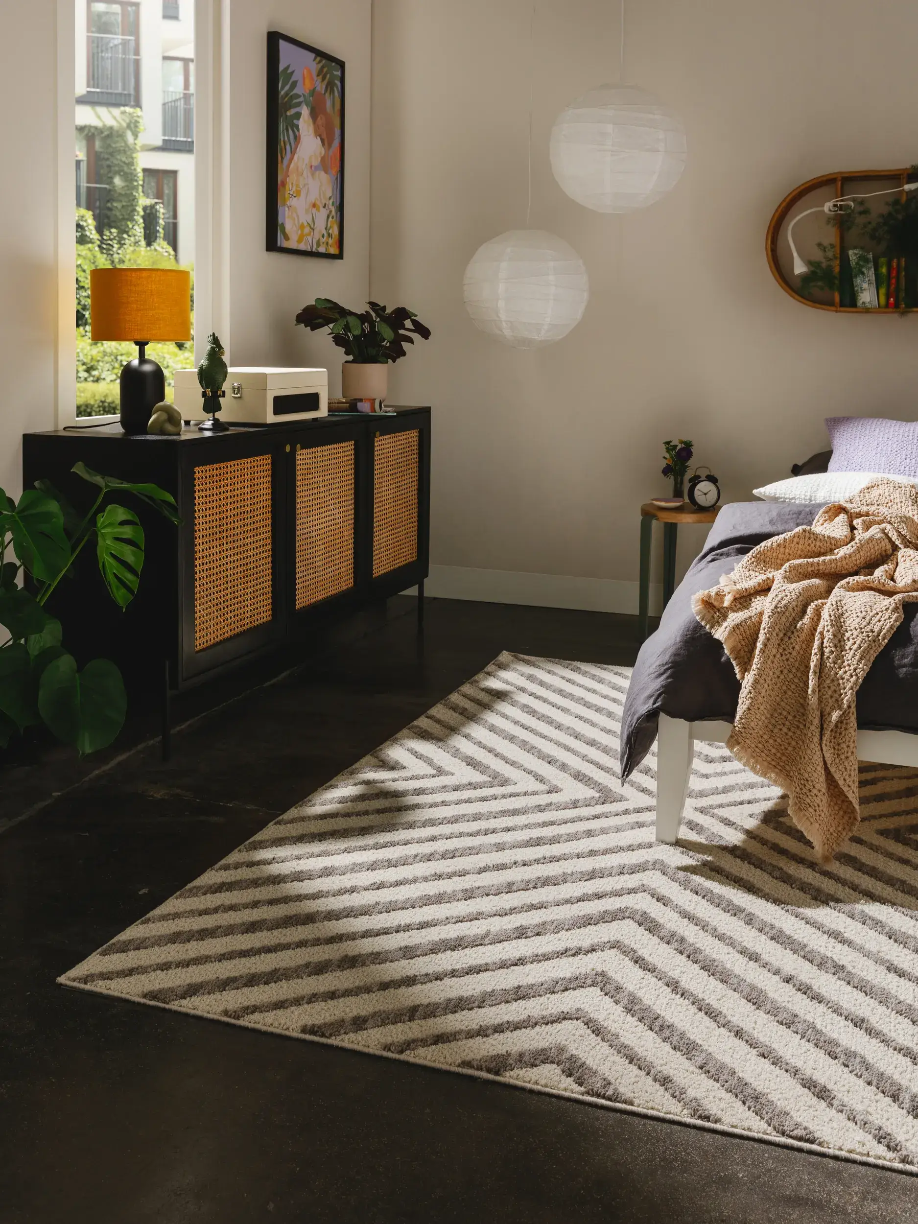Rug made of 100% Polyester in White with a 100% Polyester high pile by benuta Pop