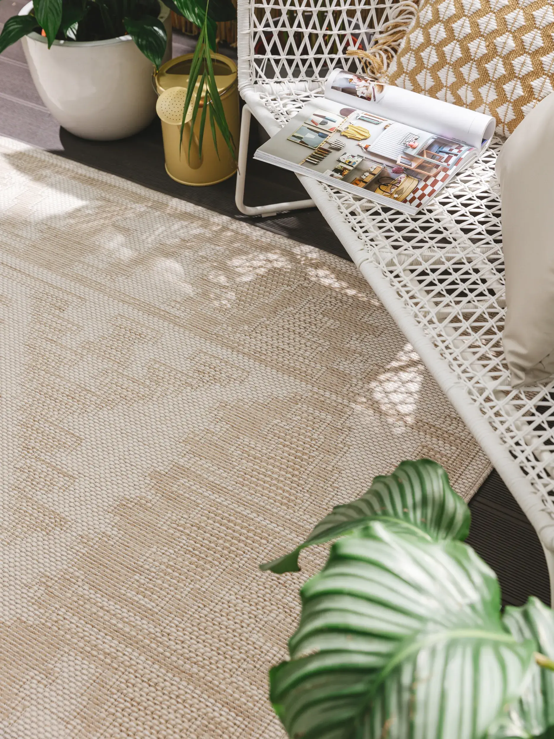 Rug made of 100% Polypropylen in White with a 100% Polypropylen high pile by benuta Nest