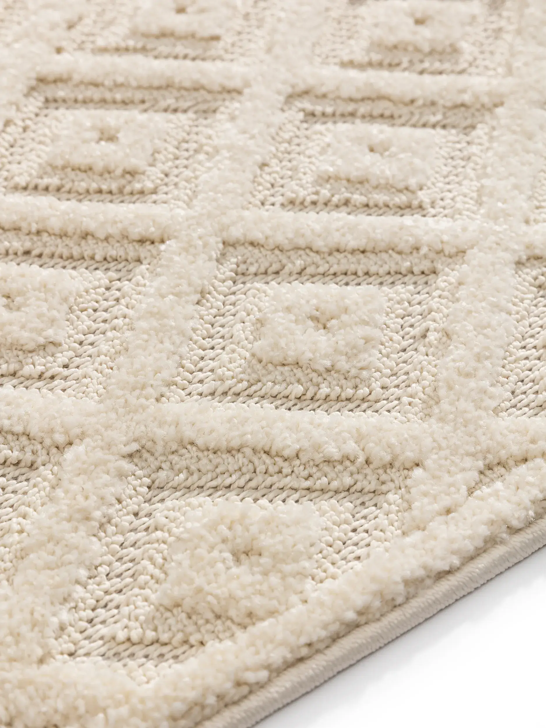 Rug made of 100% Polypropylen in White with a 100% Polypropylen high pile by benuta Basic