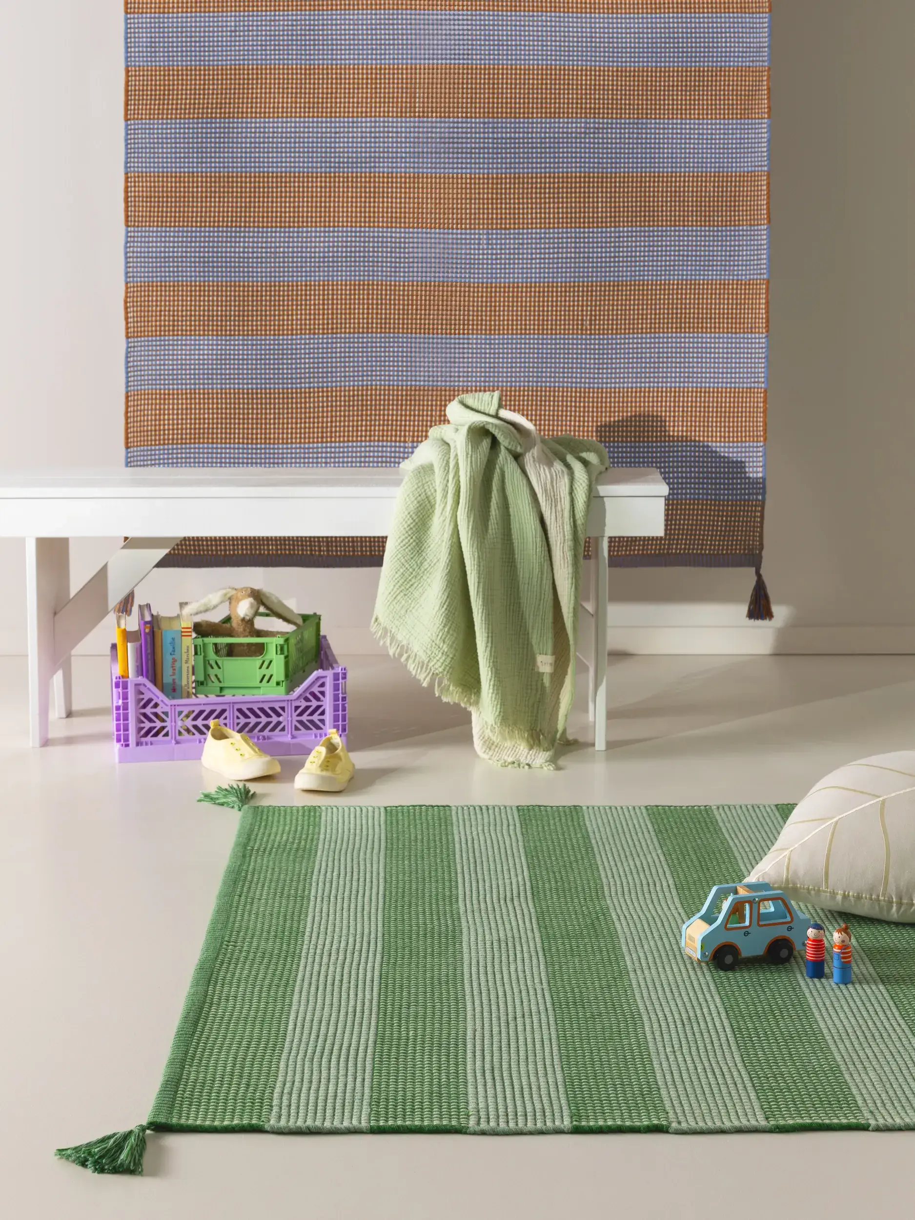 Rug made of 100% Polyester (recyceltes PET) in Multicolor with a 100% Polyester (recyceltes PET) high pile by Lytte
