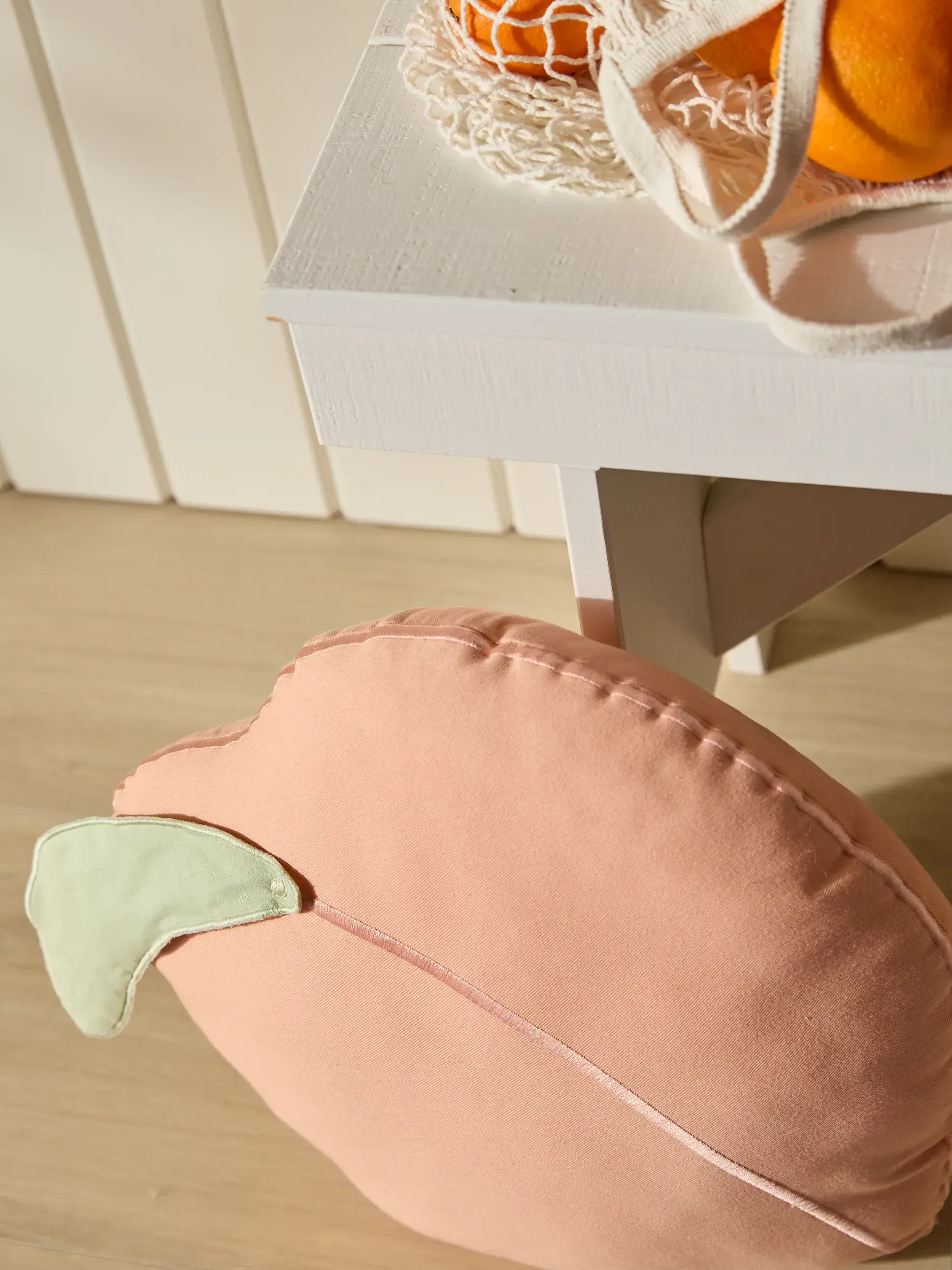 Polštář Franzi Meruňková od Lytte