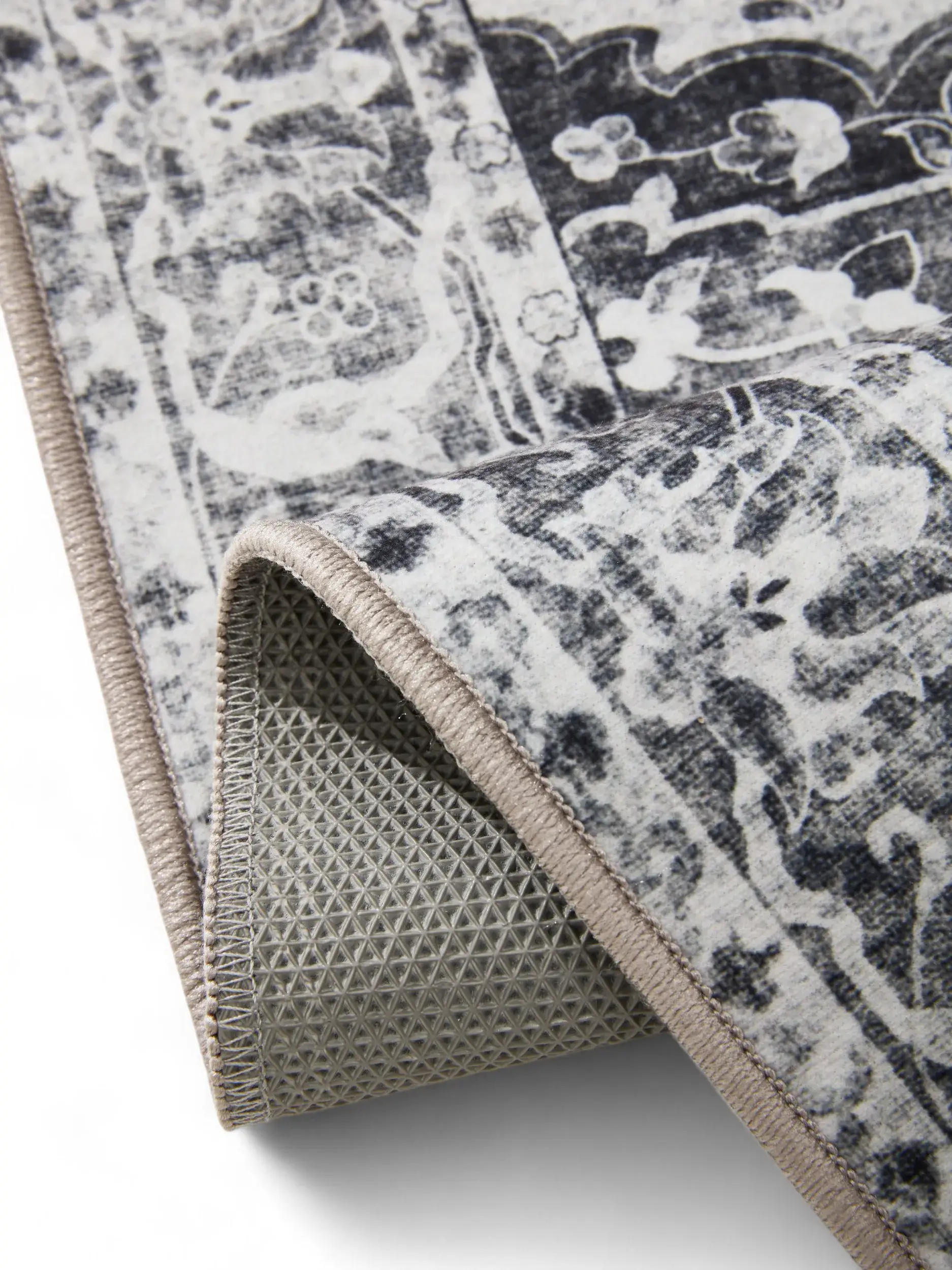 Rug made of 100% Polyester in Grey with a 100% Polyester high pile by benuta Basic